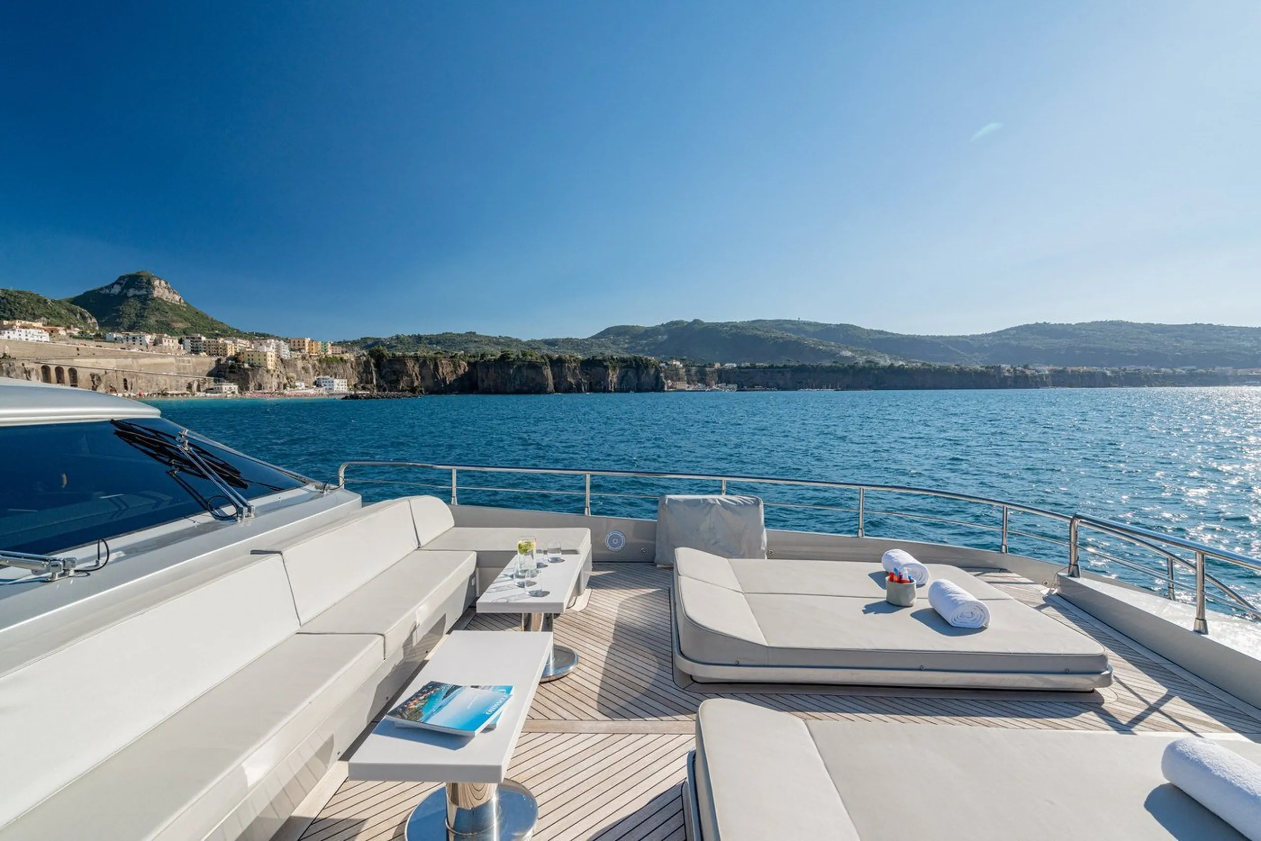 Maiora 36m (photograph 8)