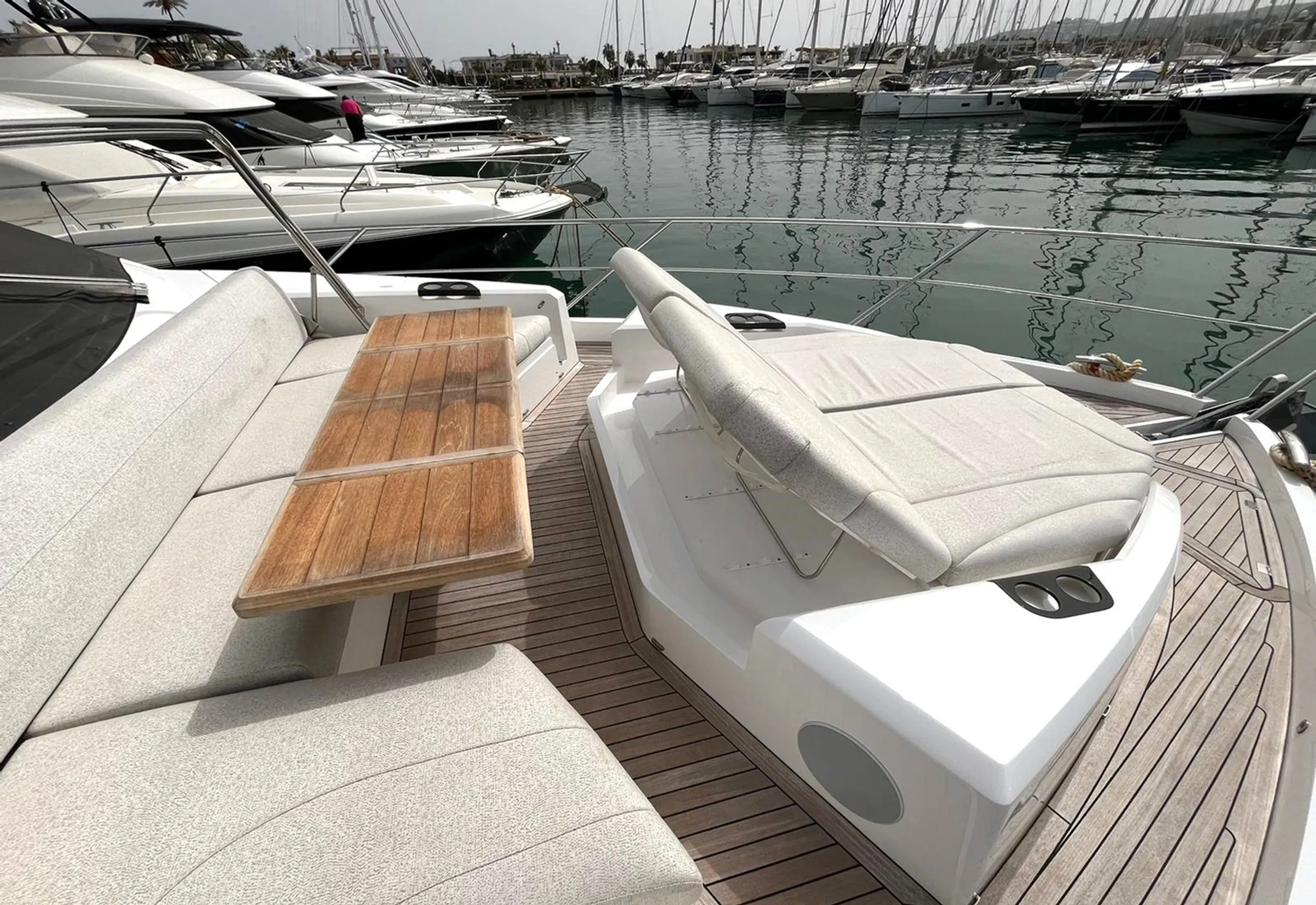 Sunseeker 21m - Photograph 5