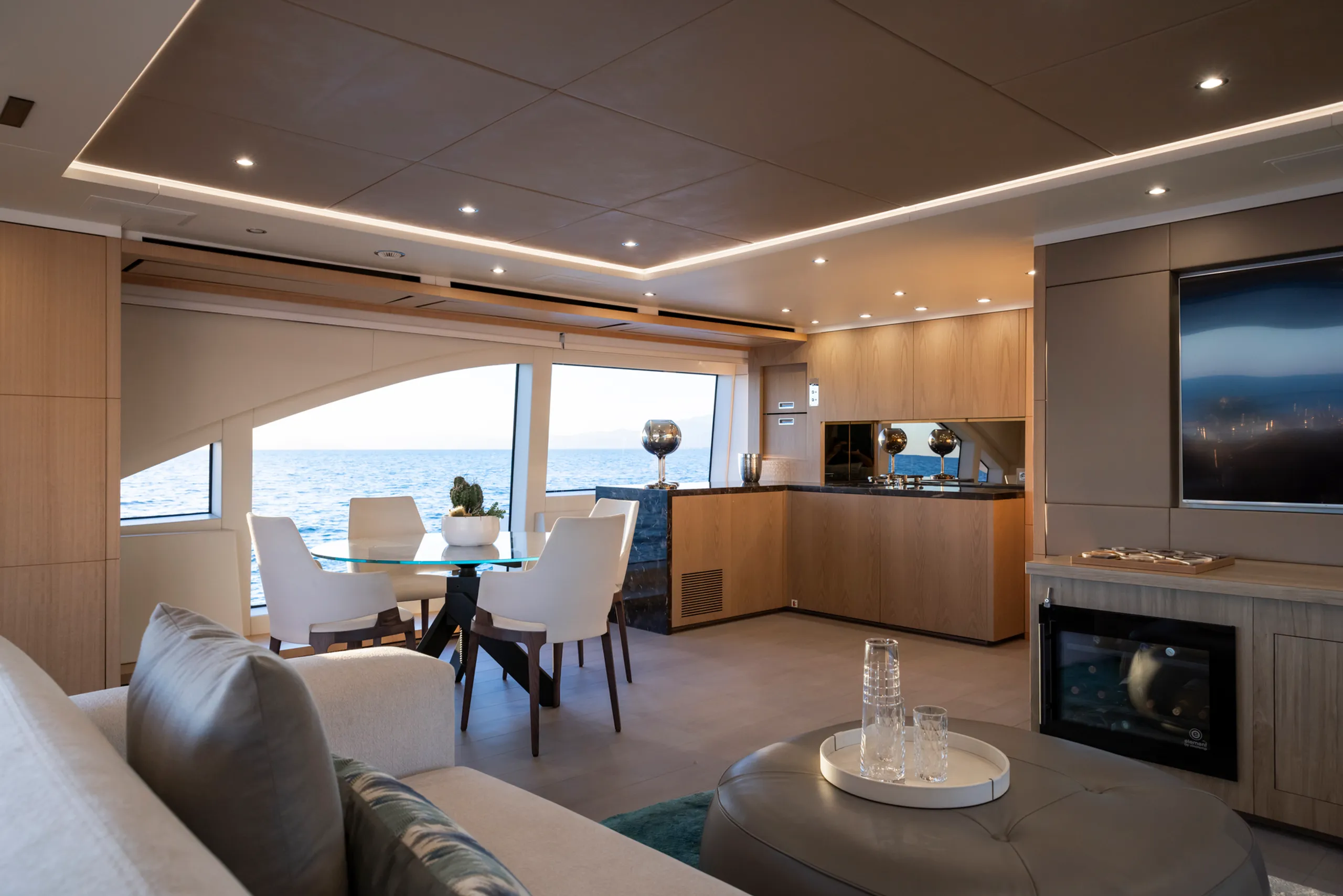 Benetti 40m - Photograph 5