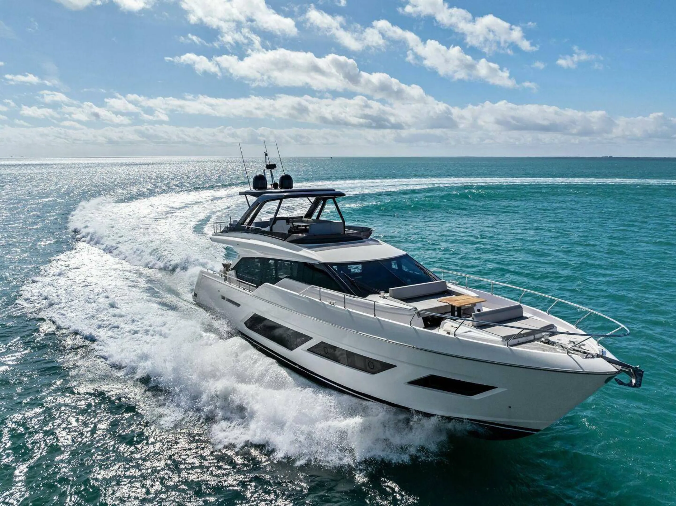 Ferretti 22m - Photograph 8