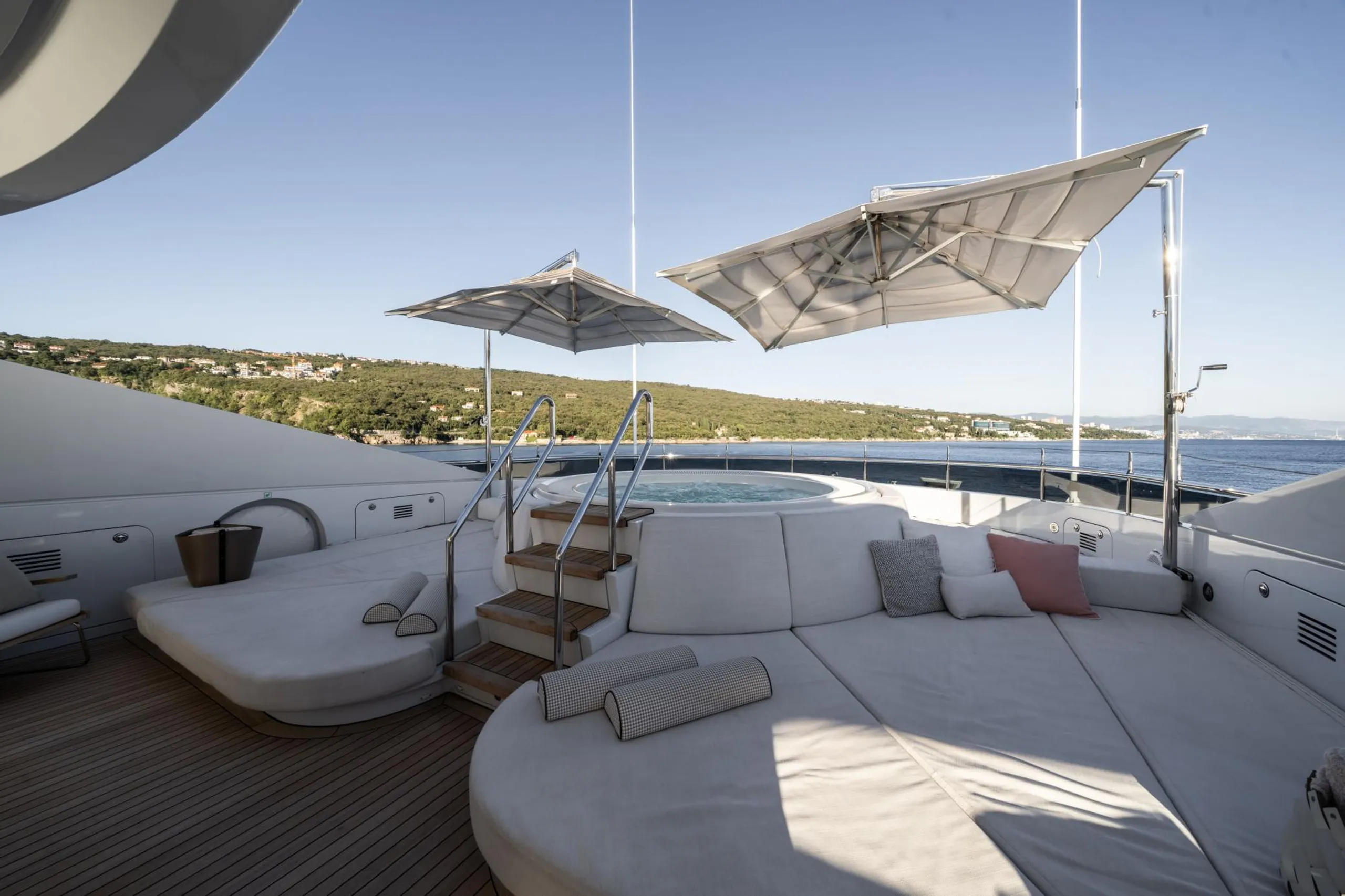 Heesen 55m - Photograph 4