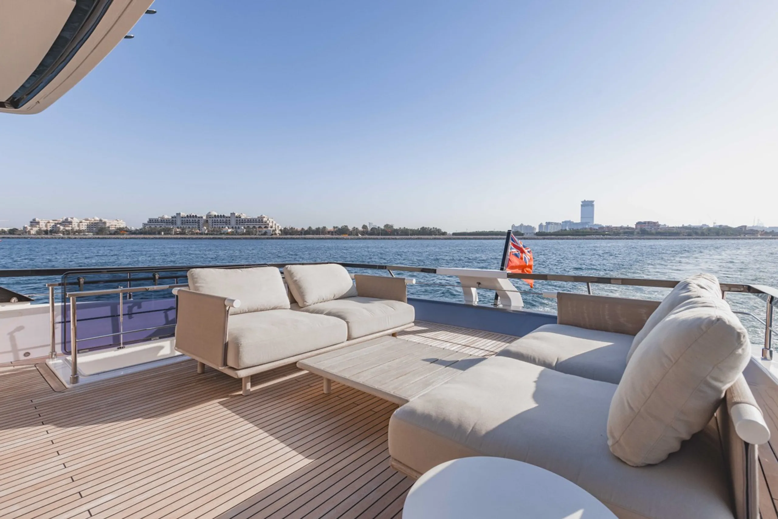 Ferretti 27m - Photograph 7
