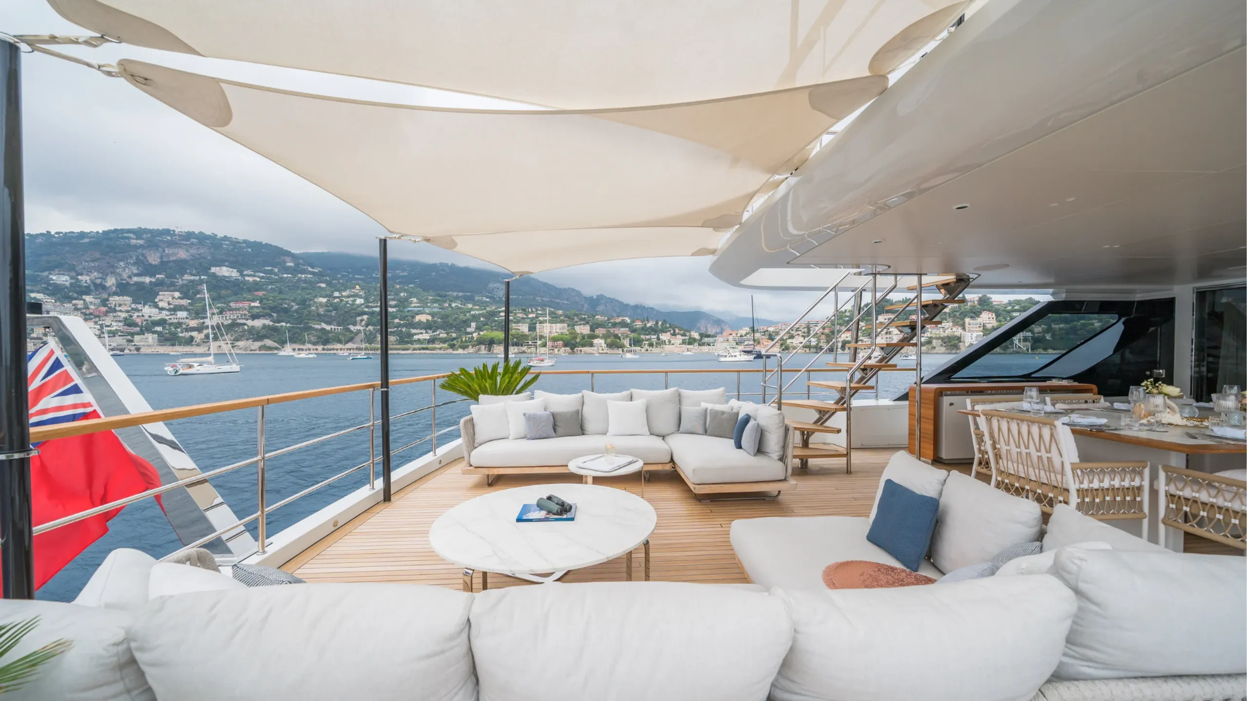 Benetti 36.9m (photograph 8)