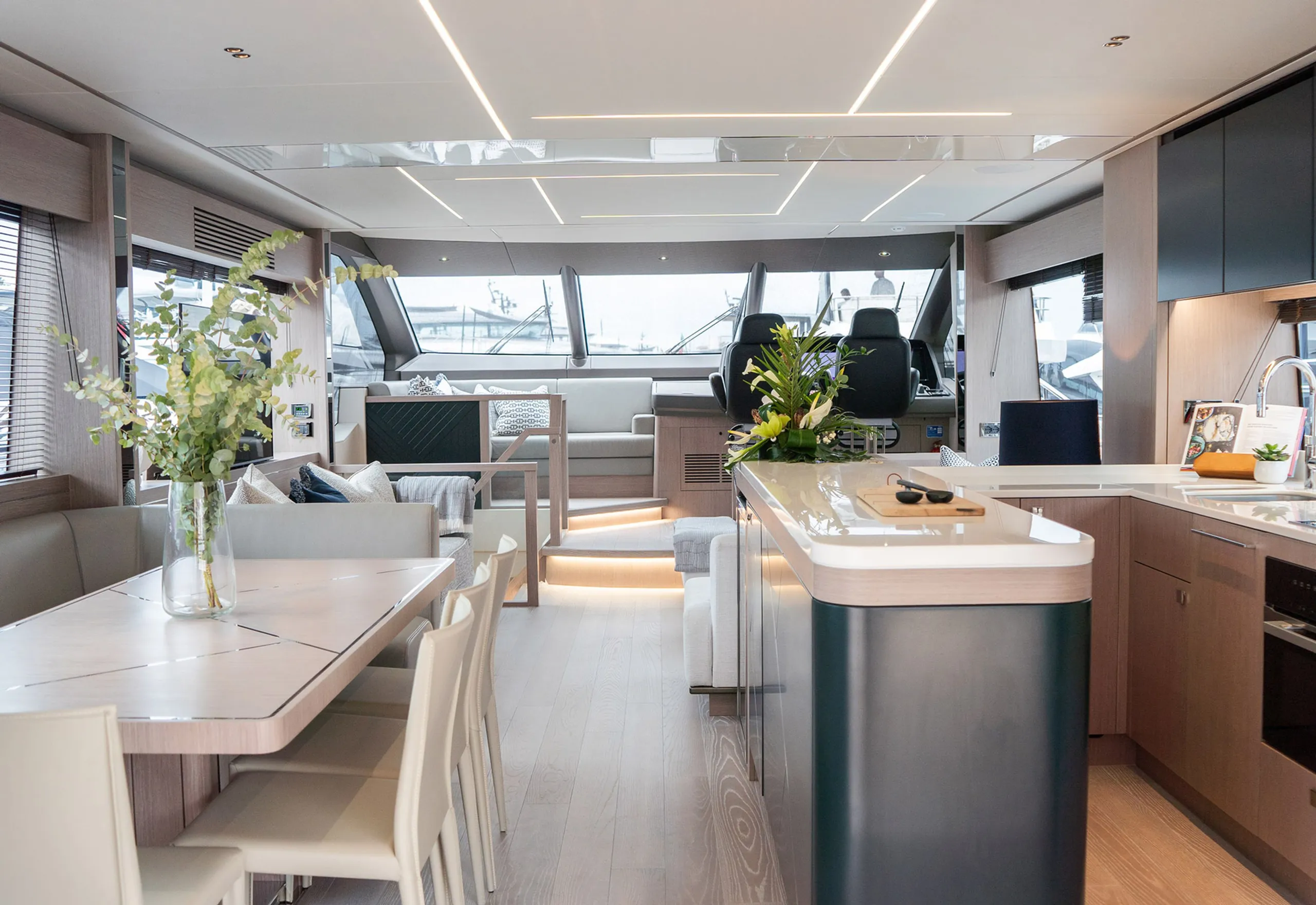 Sunseeker 24m - Photograph 5
