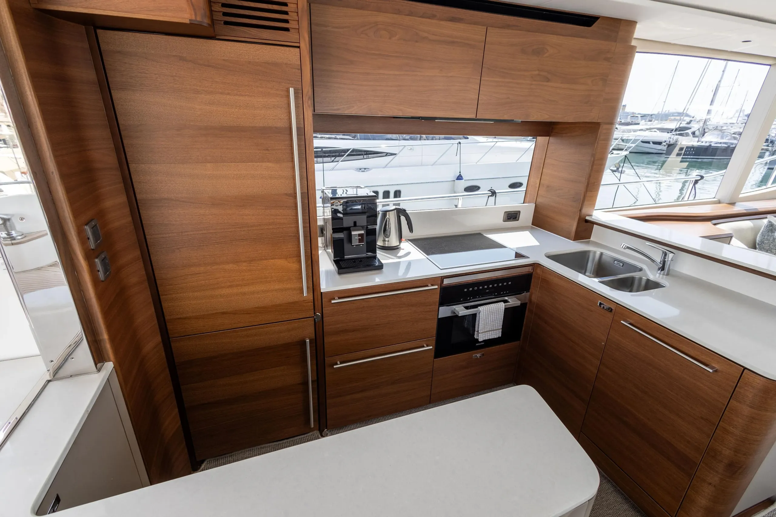 Princess Yachts 22m - Photograph 8