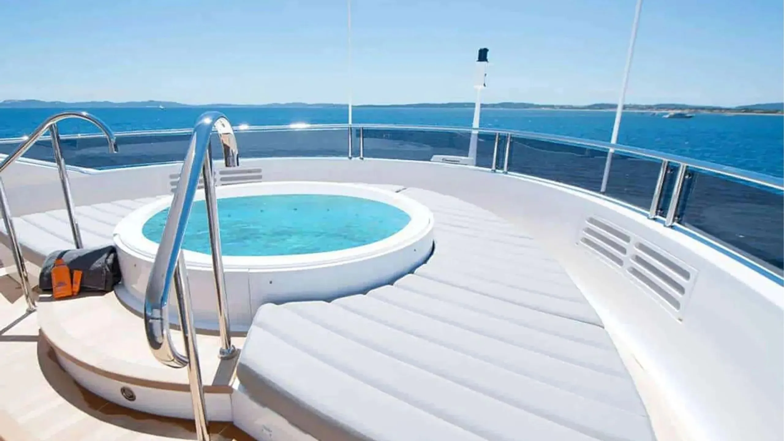 Sunseeker 40m, interior salon and accommodation.