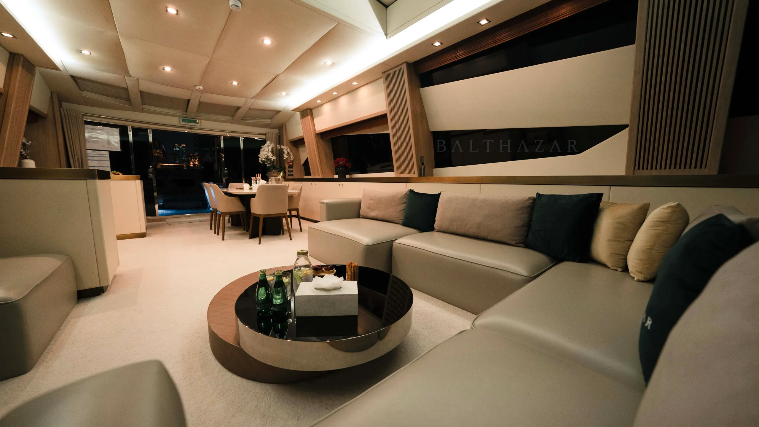 Sunseeker 33m - Photograph 6