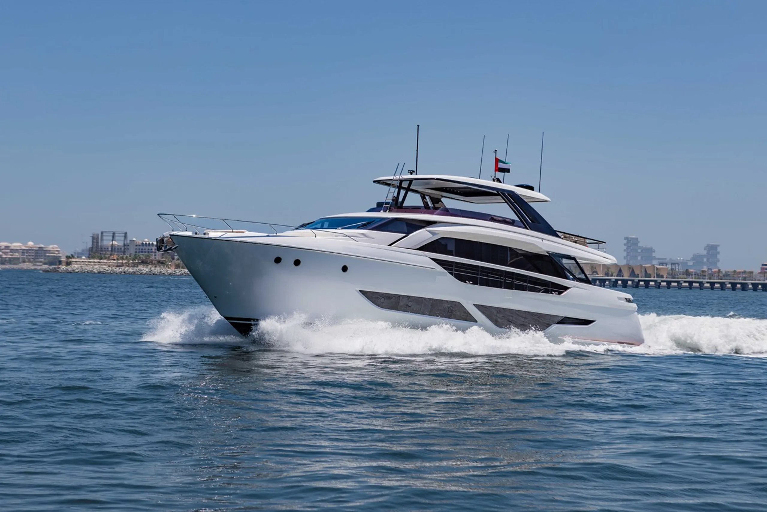 Ferretti 27m - Photograph 2