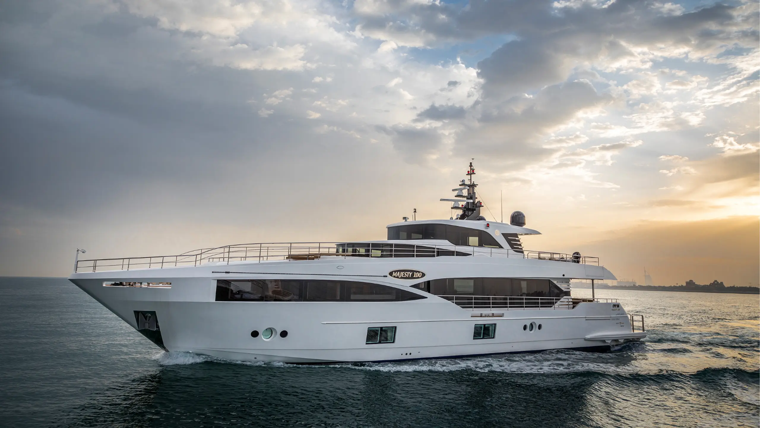 Majesty Yachts 33-metre at anchor
