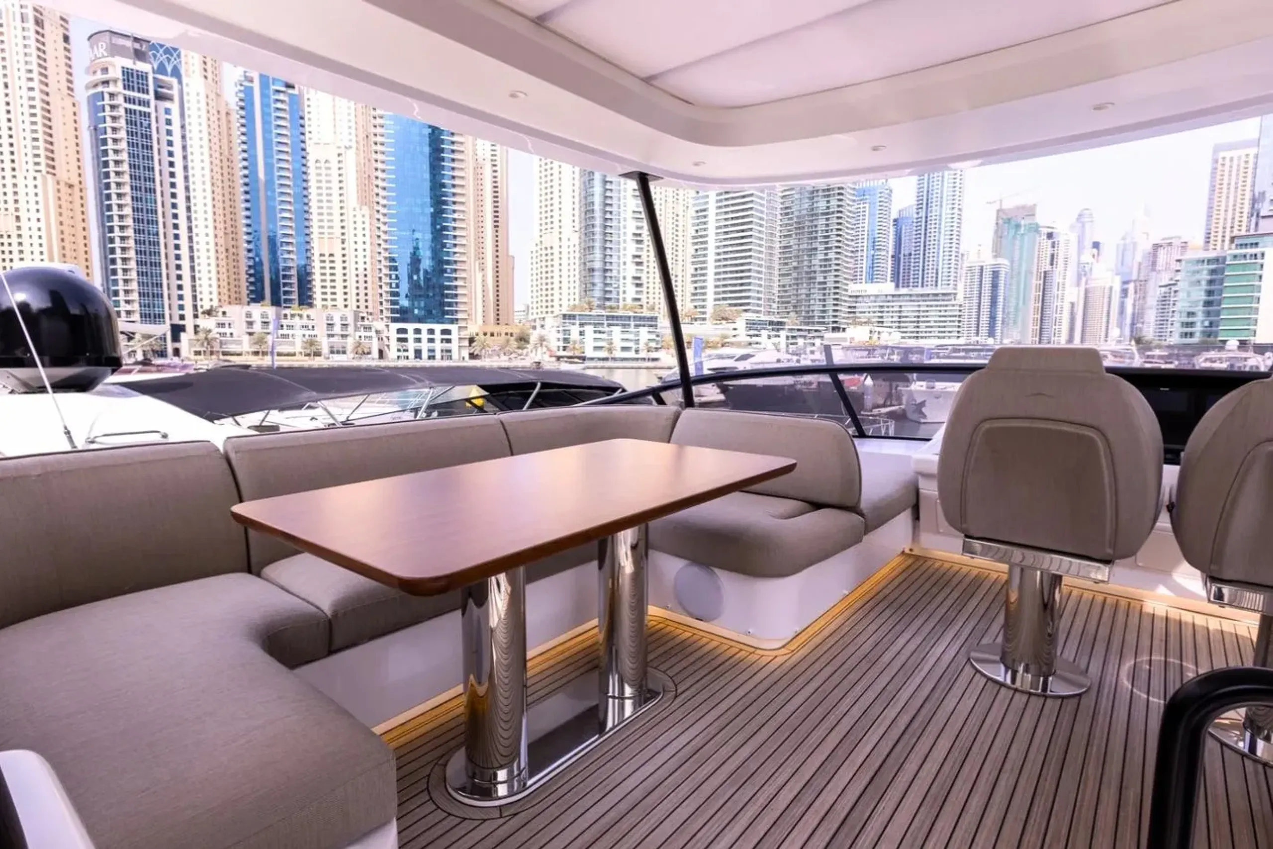Azimut 18m - Photograph 5