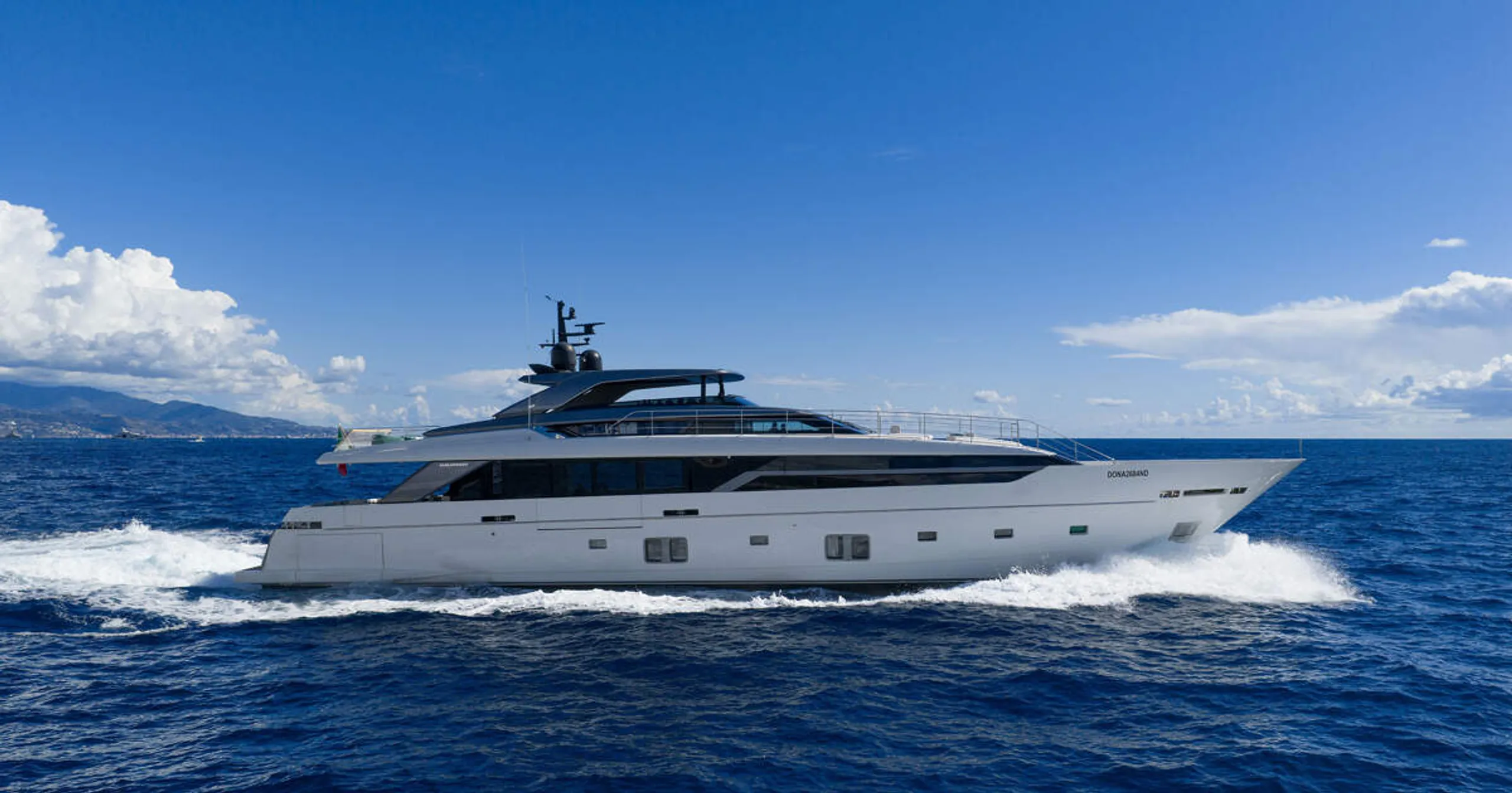 Sanlorenzo 37m - Photograph 5