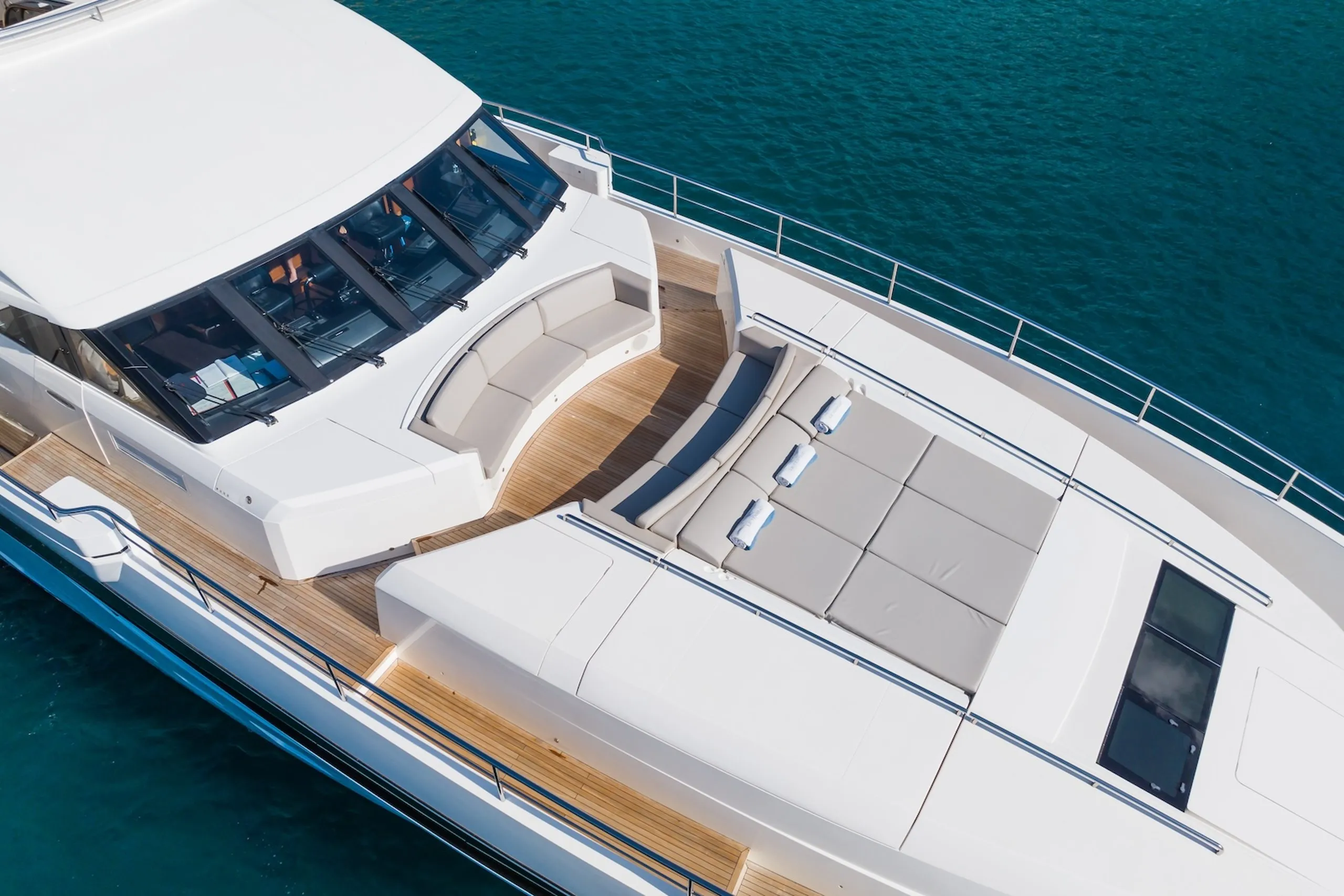 Princess Yachts 40m (photograph 8)