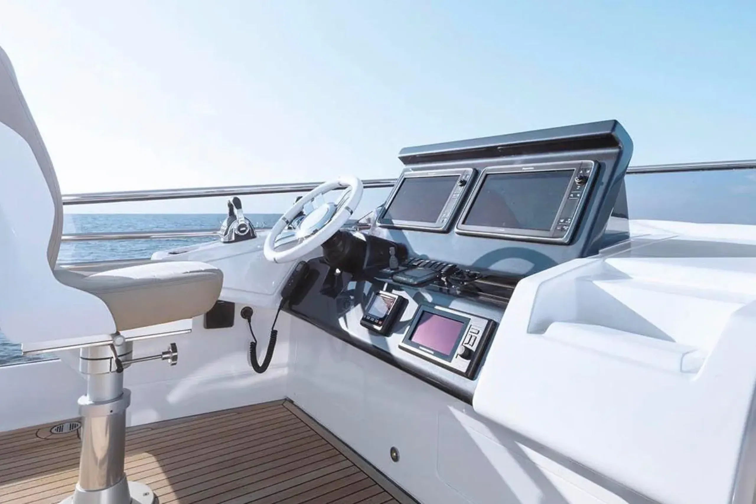 Azimut 23m - Photograph 8