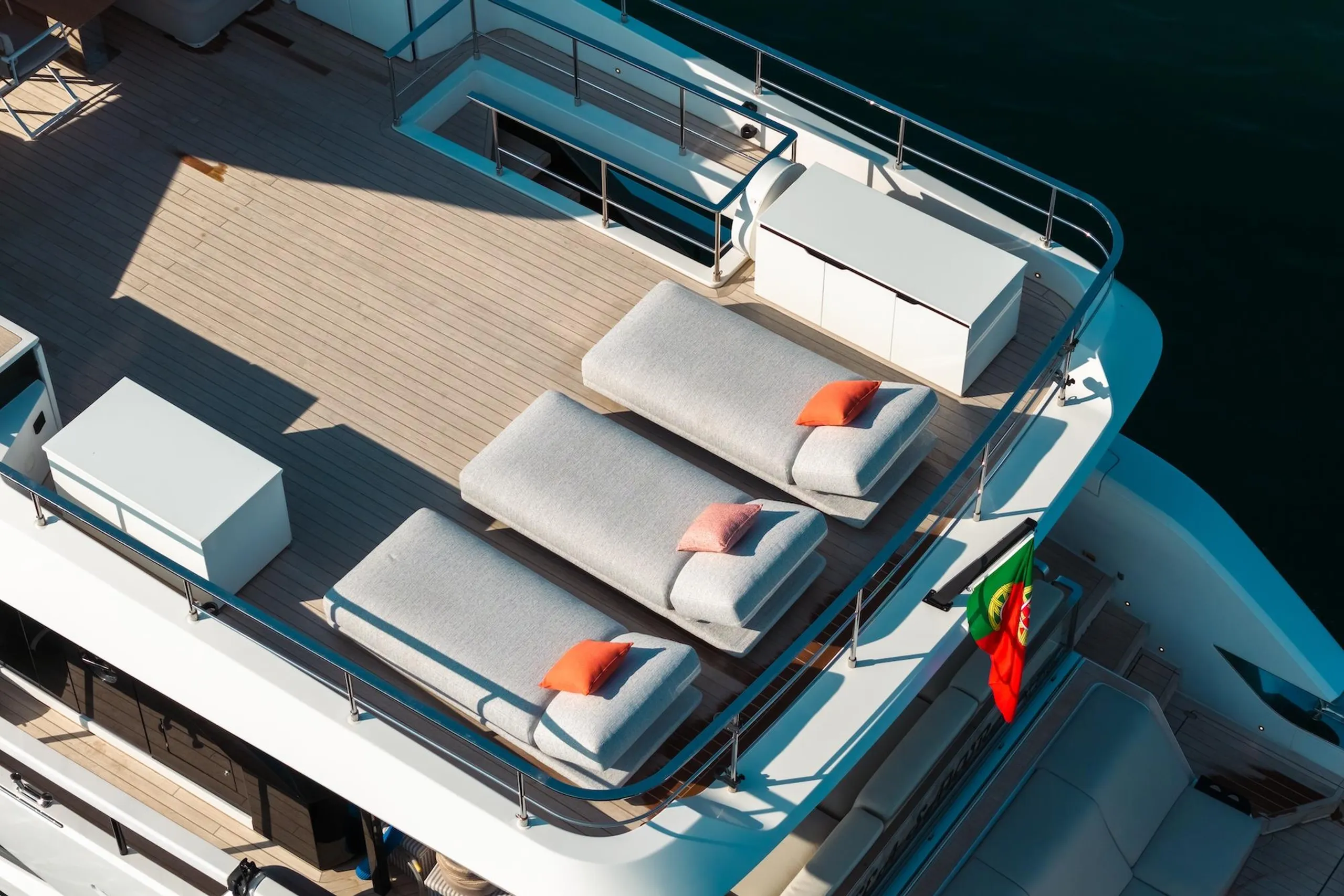 Ferretti 24m - Photograph 9