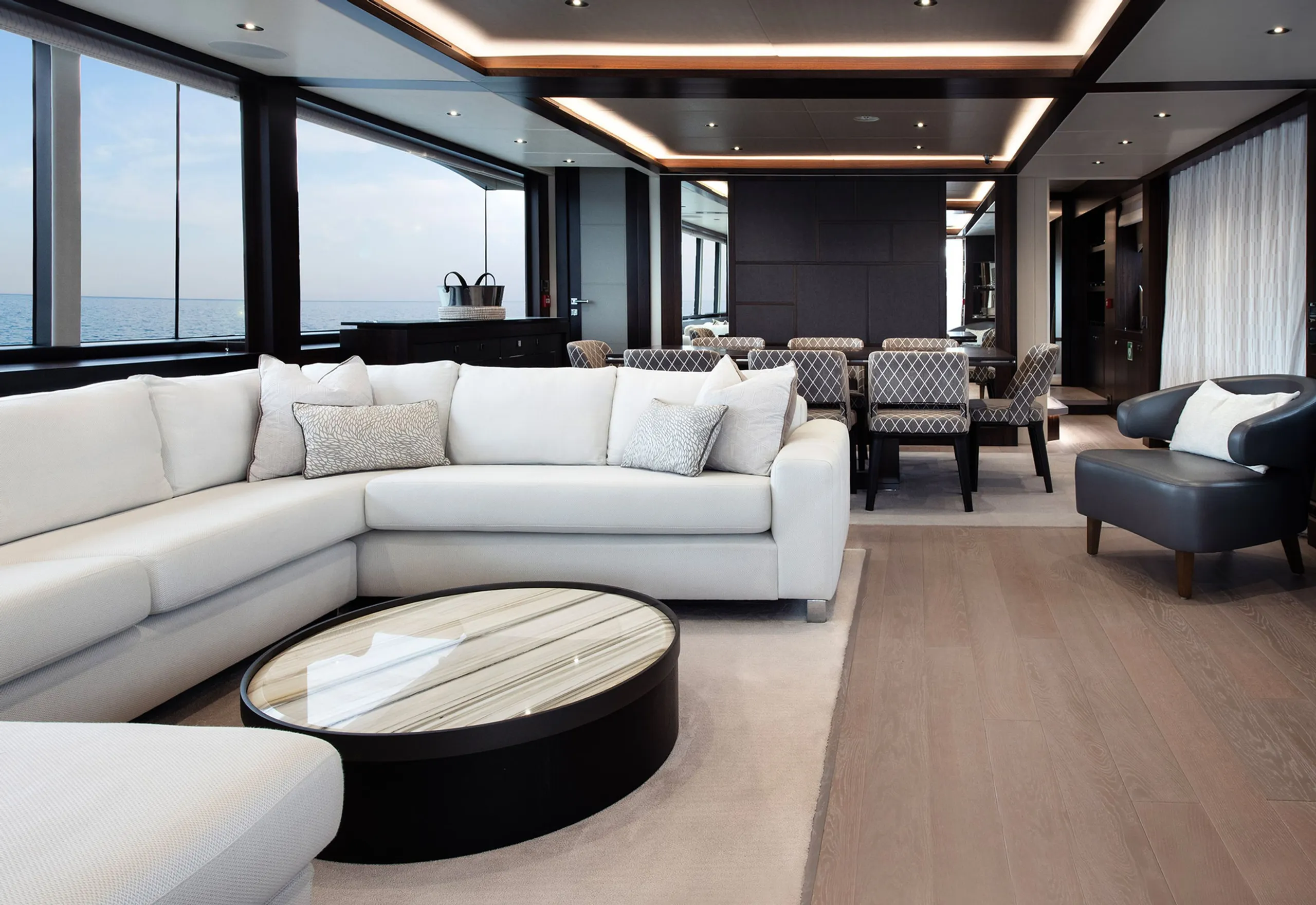 Sunseeker 28m - Photograph 5