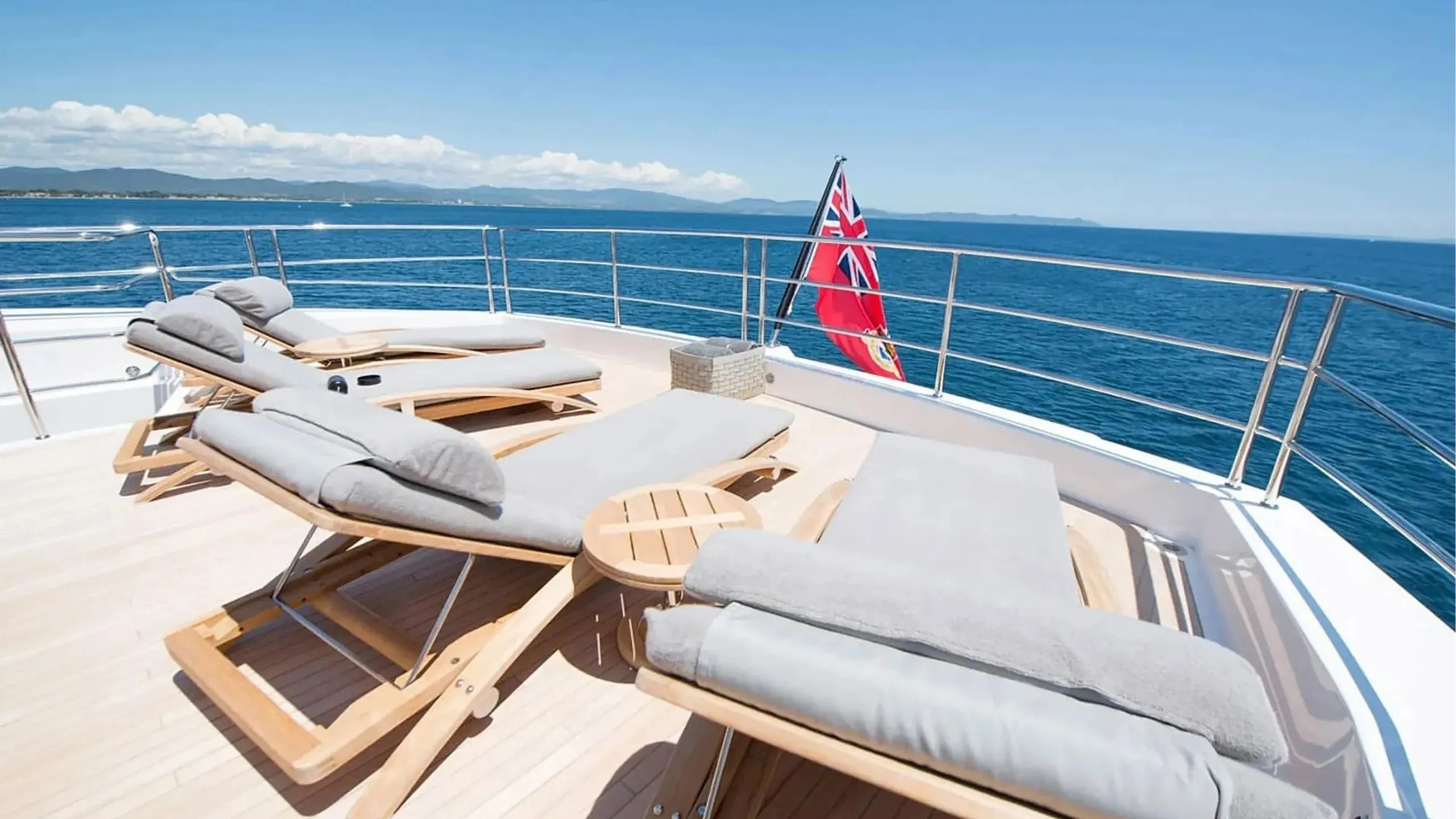 Sunseeker 40m, interior salon and accommodation.