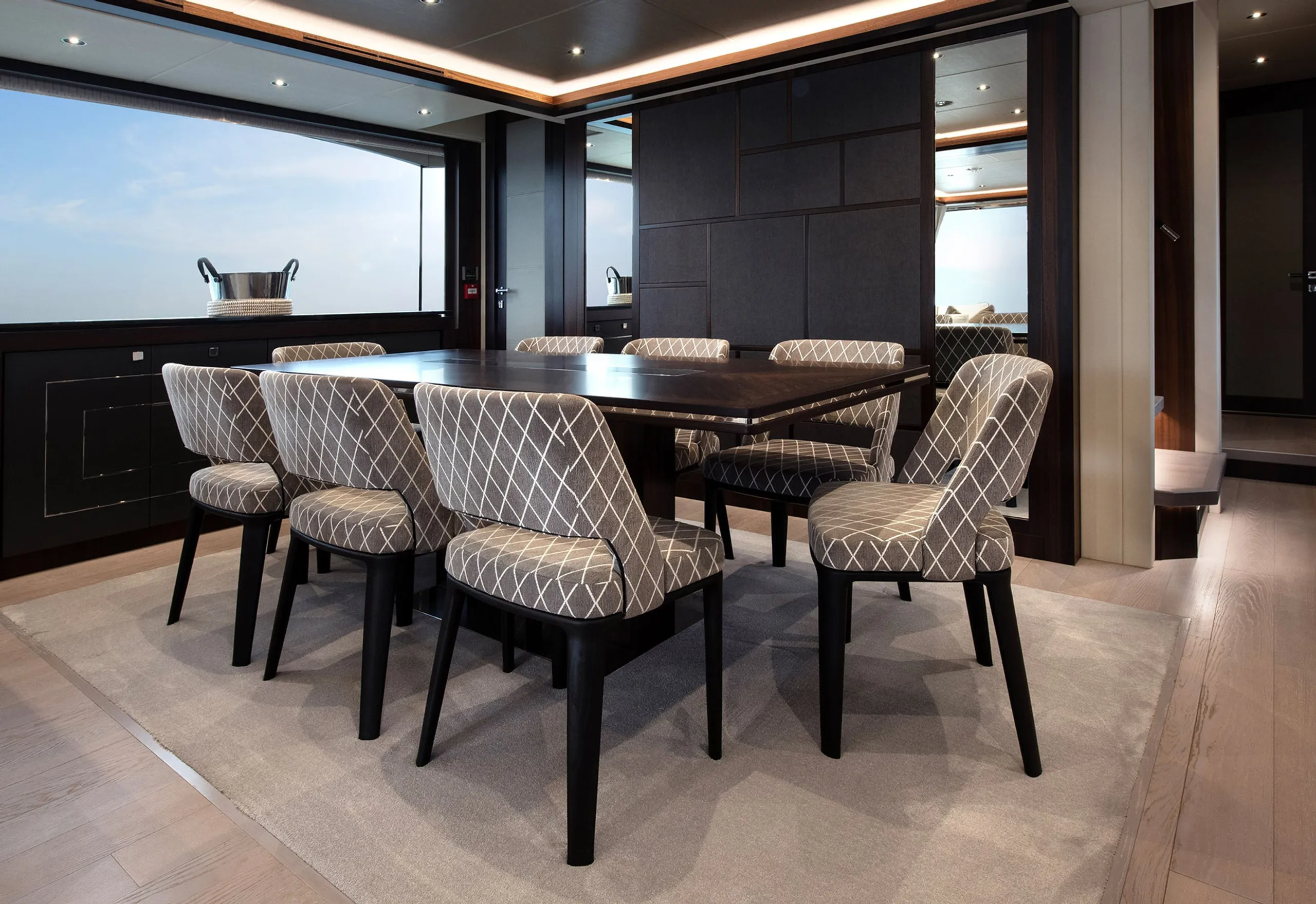 Sunseeker 28m - Photograph 8