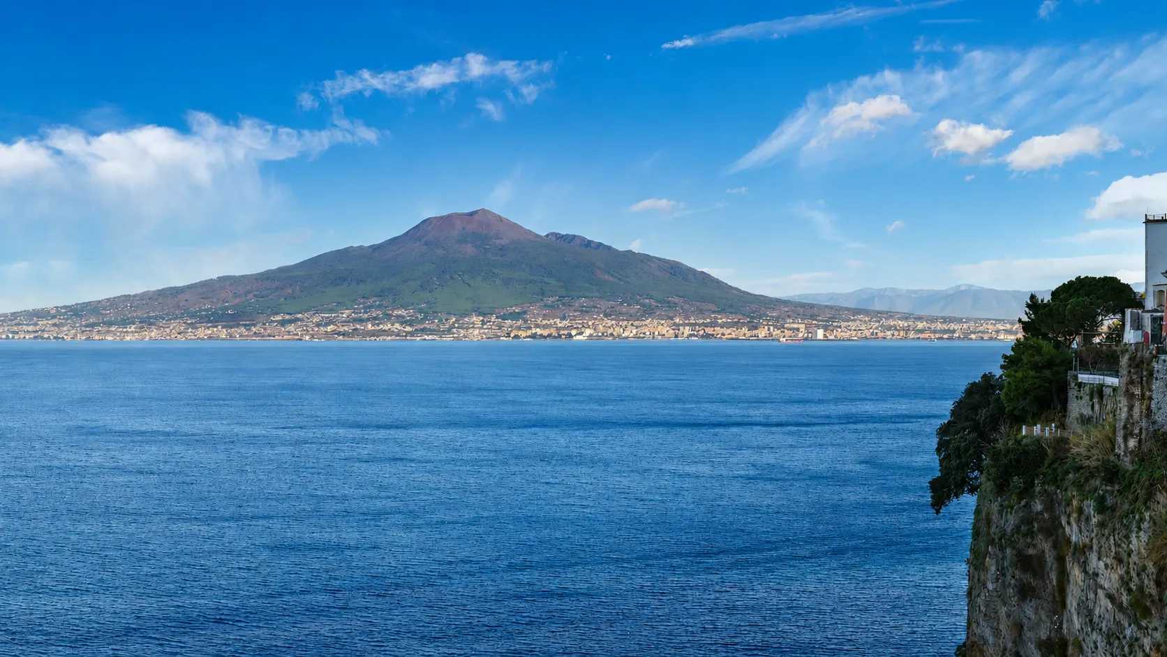 Naples. Yacht charter