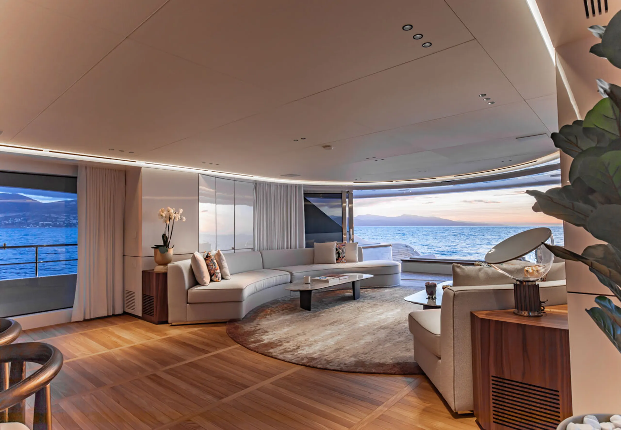 Benetti 41m - Photograph 2