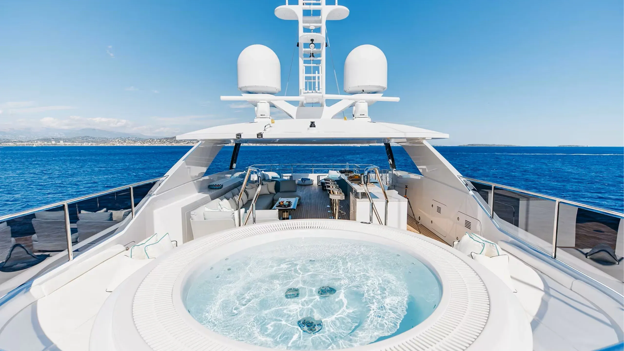 Heesen 49.8m (photograph 3)
