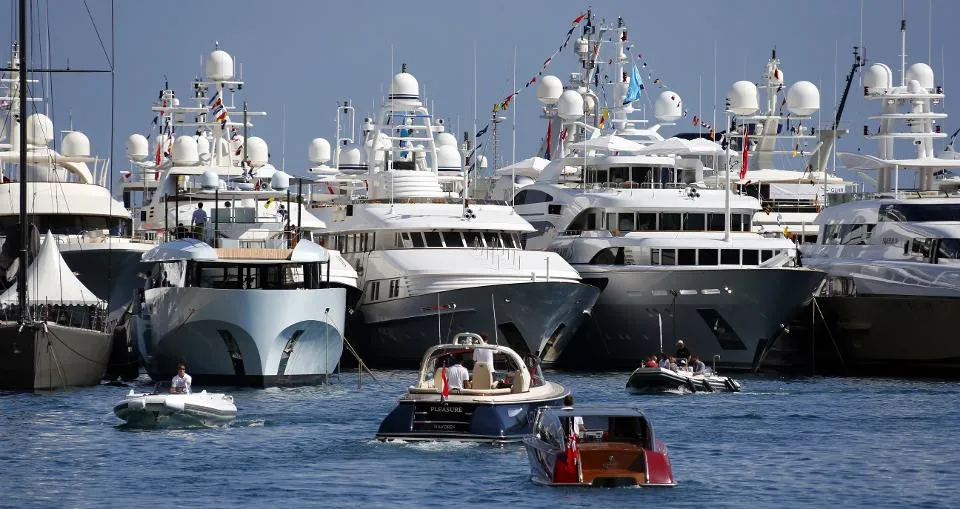 Yacht transactions. Editorial