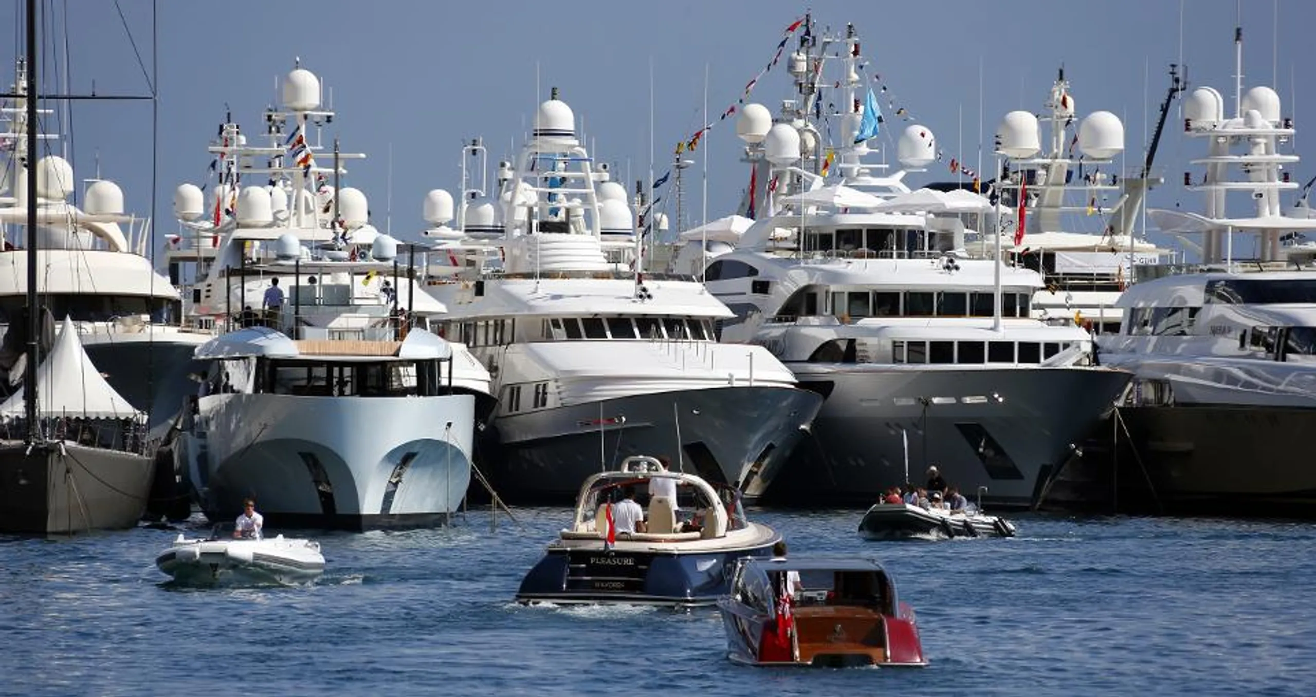 Yacht transactions. Editorial