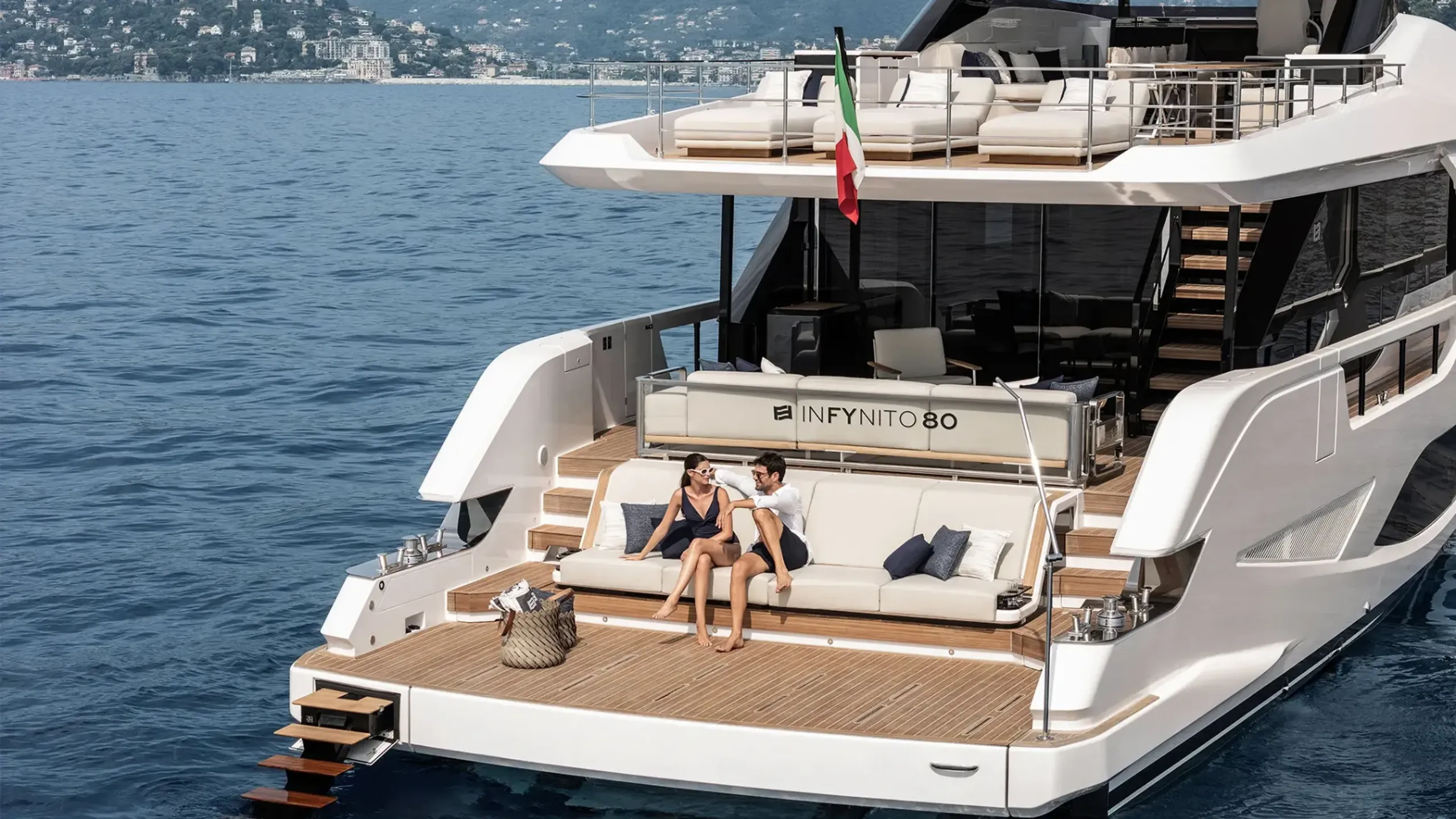 Ferretti 24m - Photograph 8