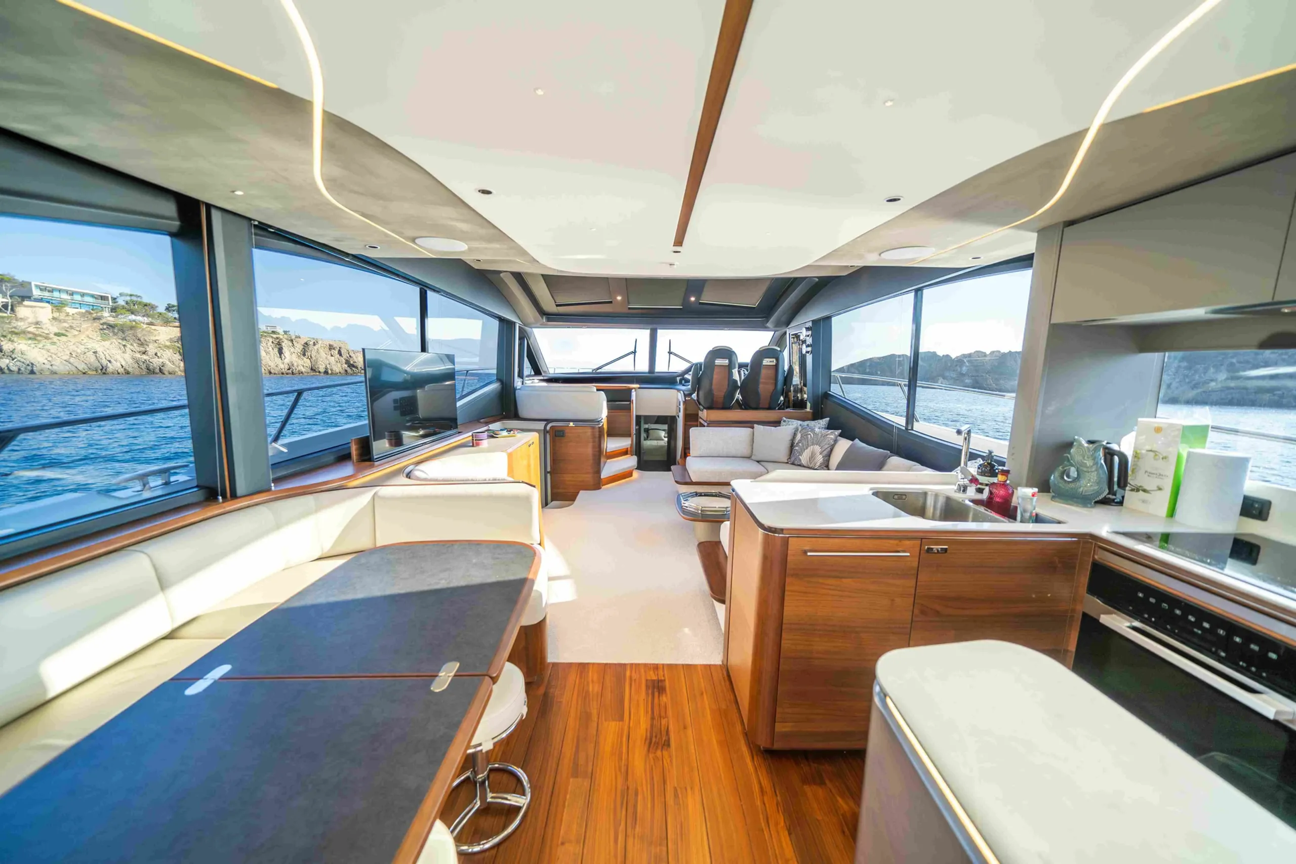 Princess Yachts 23m - Photograph 2