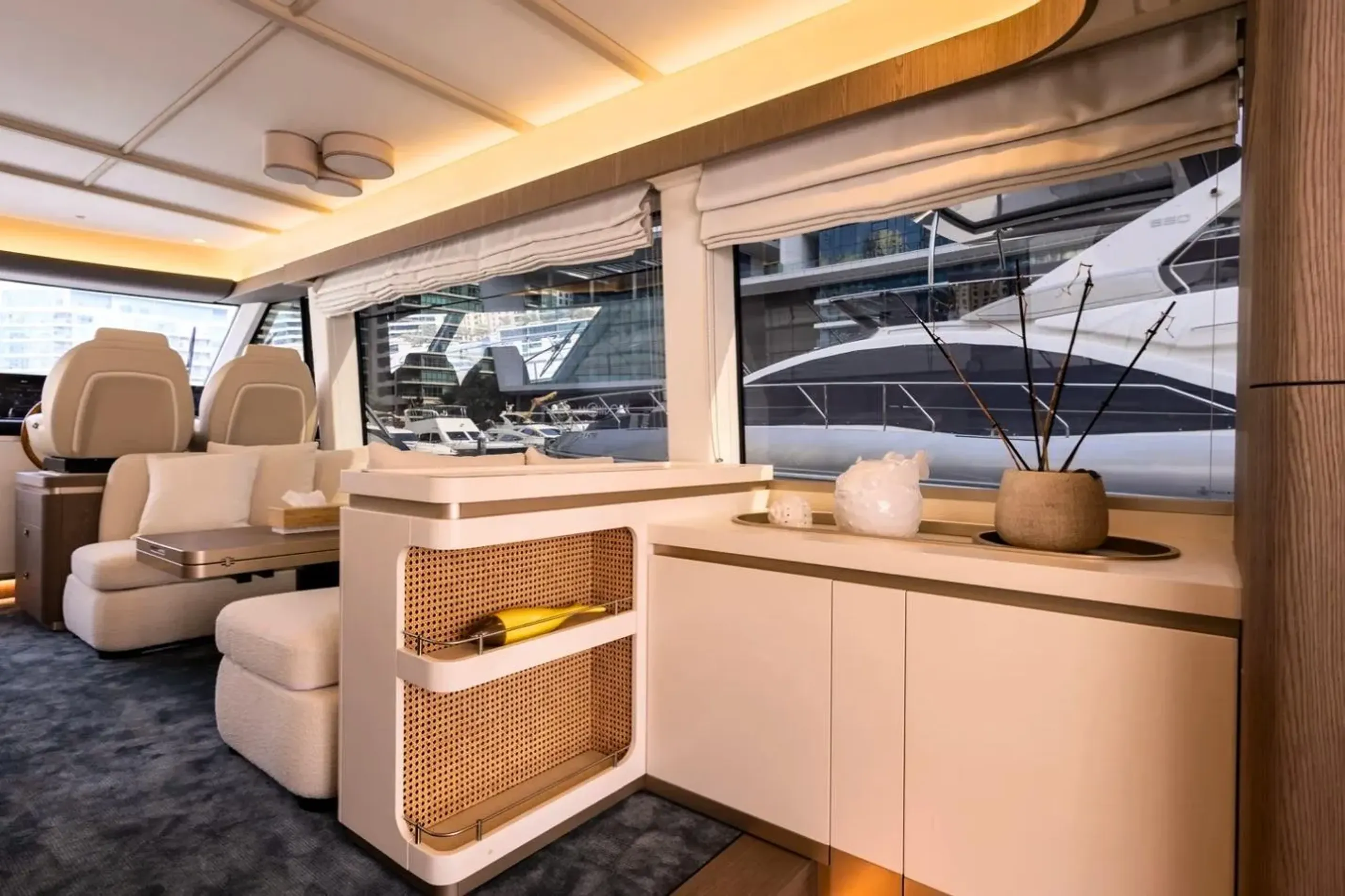 Azimut 18m - Photograph 7