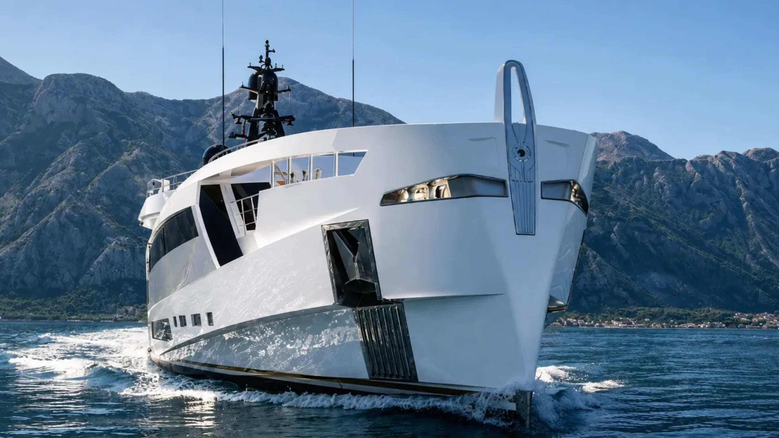 Rossinavi 49m - Photograph 2