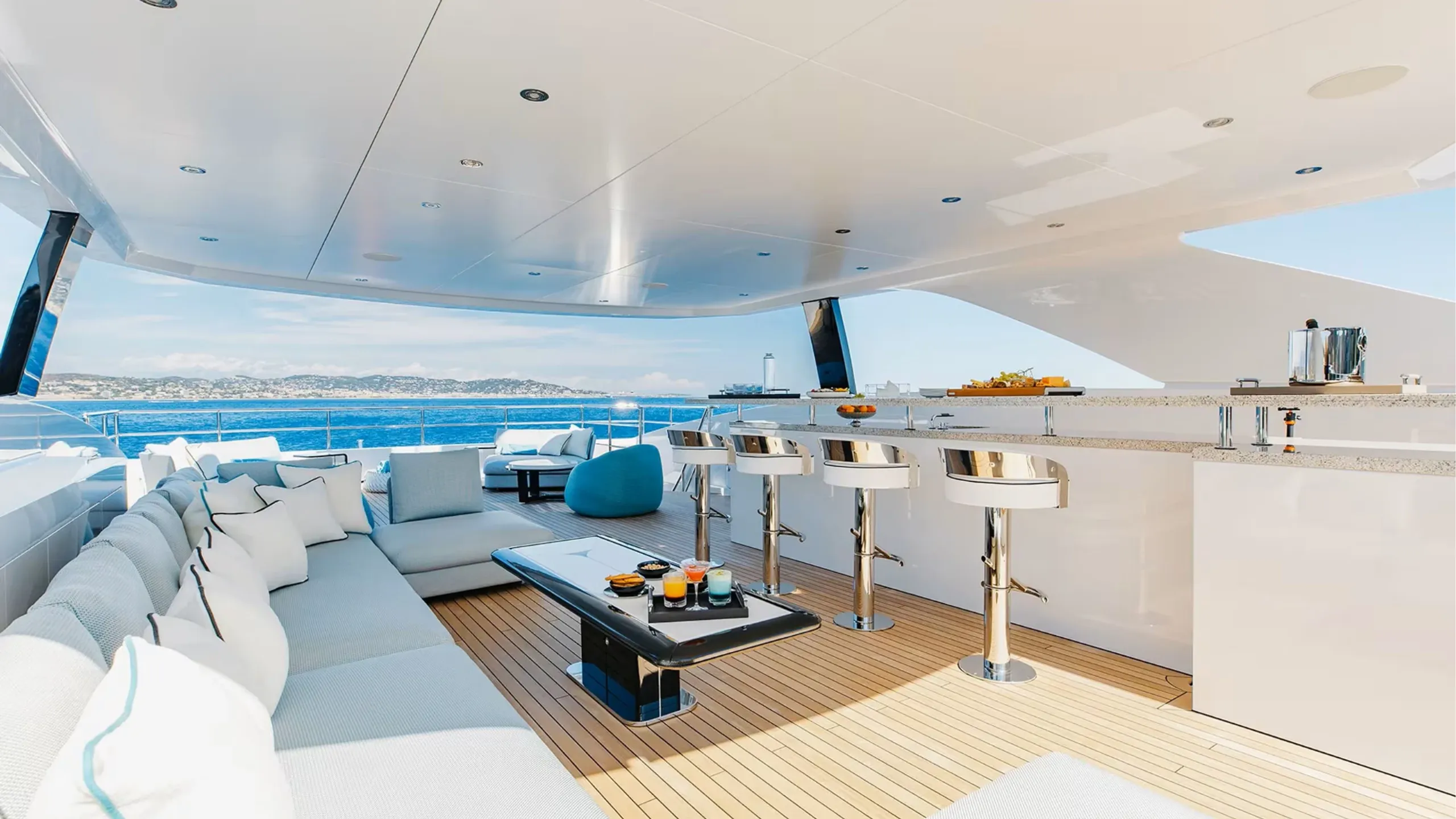 Heesen 49.8m (photograph 4)