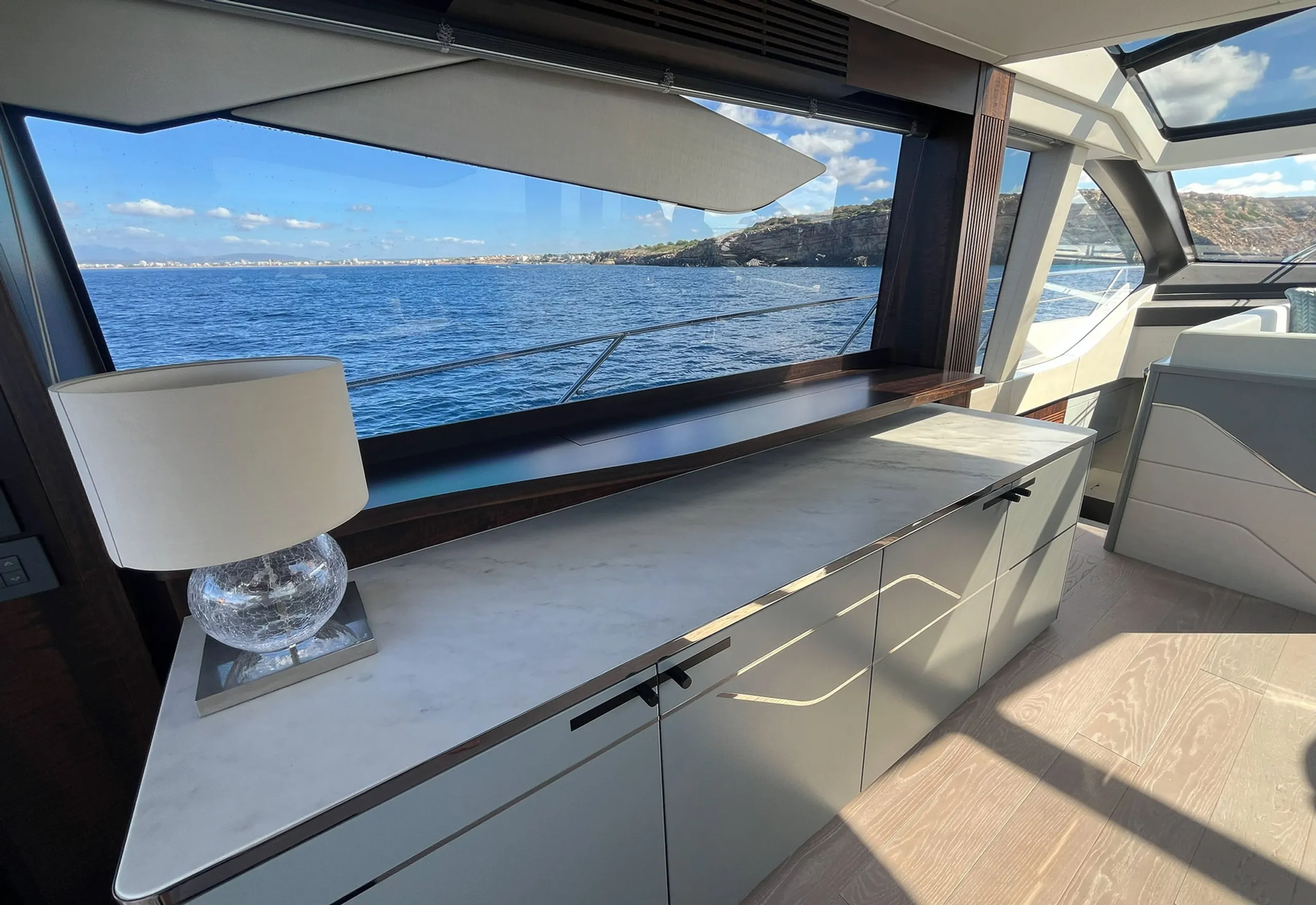 Sunseeker 23m - Photograph 8