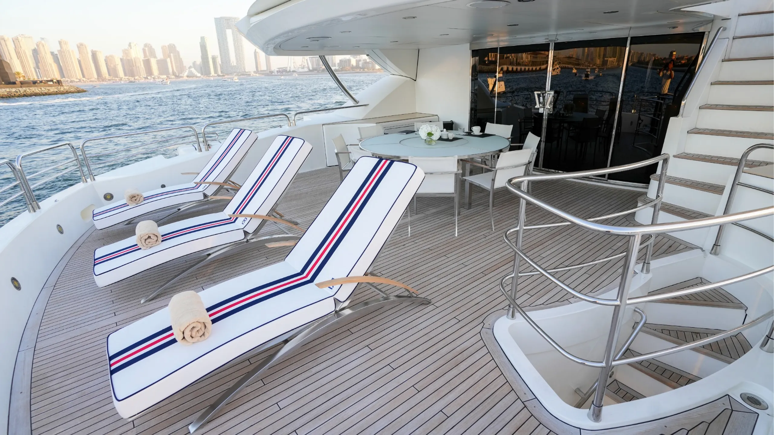 Sunseeker 40m - Photograph 5