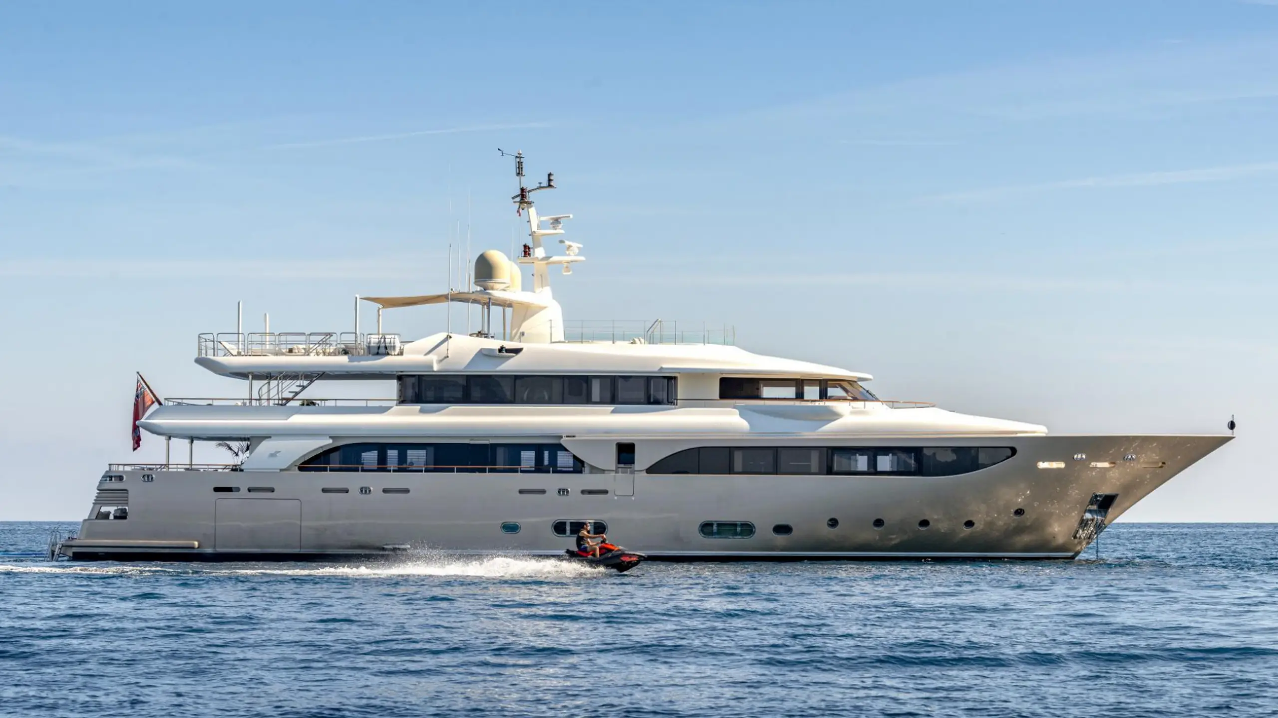 CRN 43-metre at anchor
