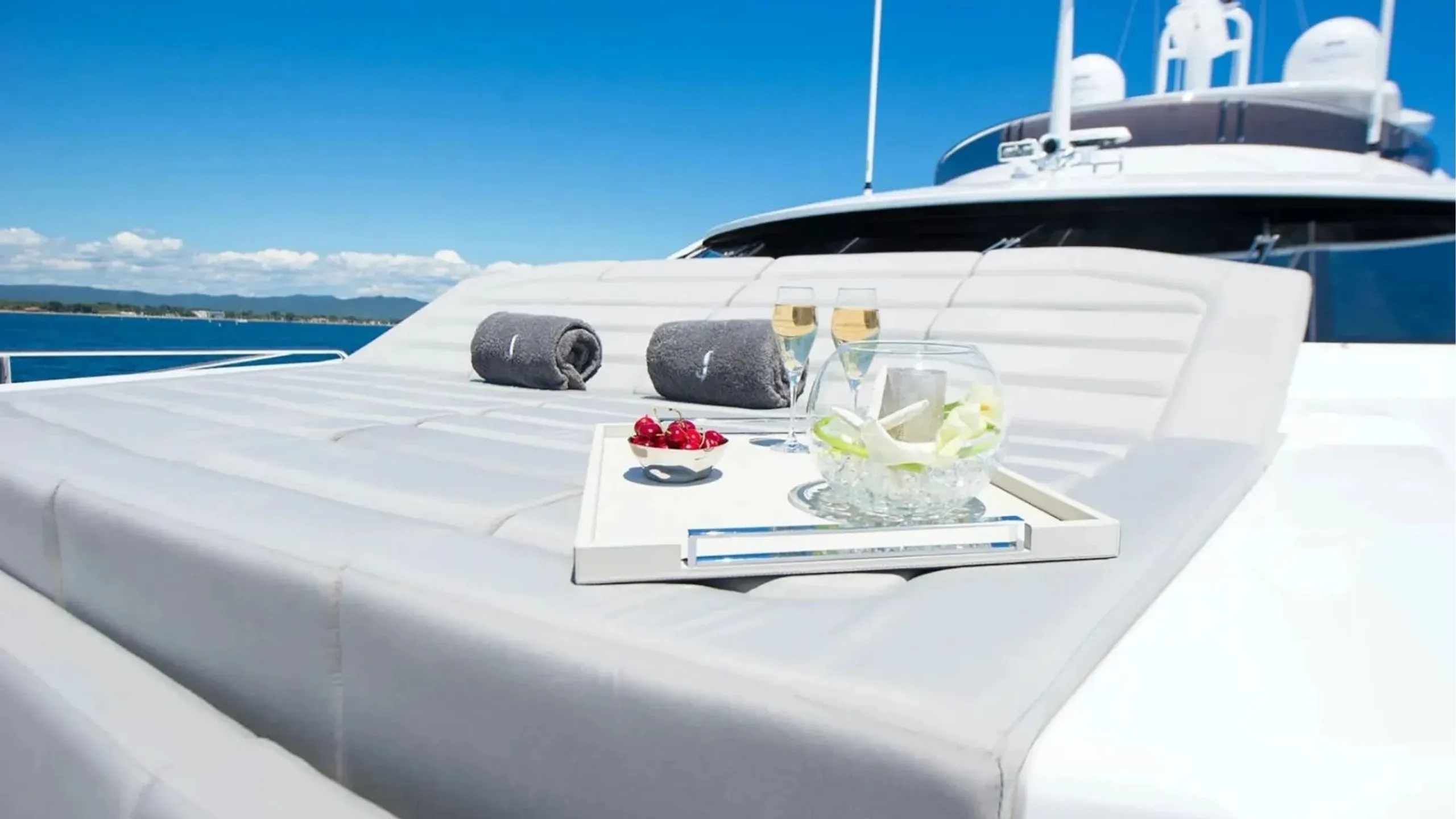 Sunseeker 40m, interior salon and accommodation.
