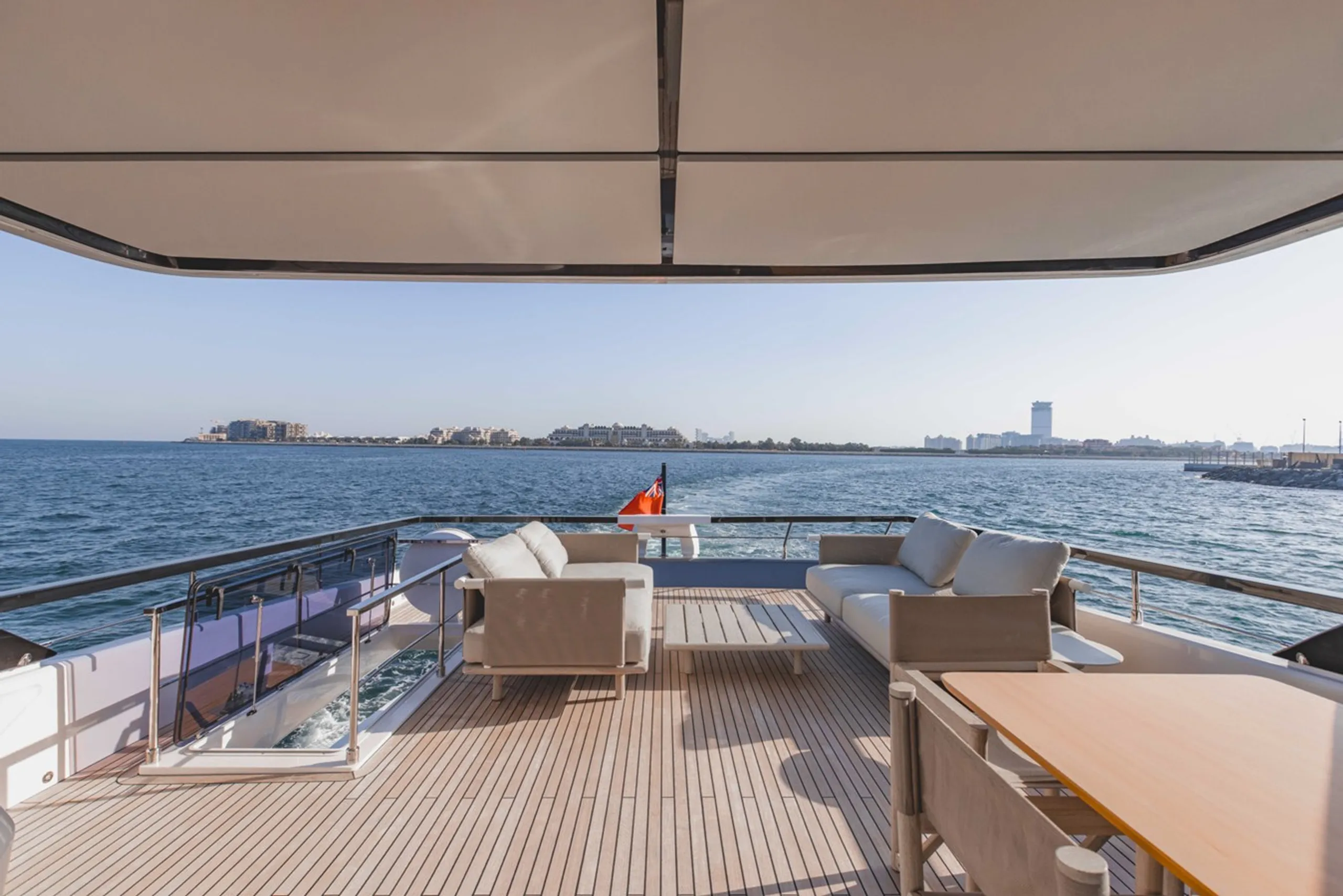 Ferretti 27m - Photograph 8
