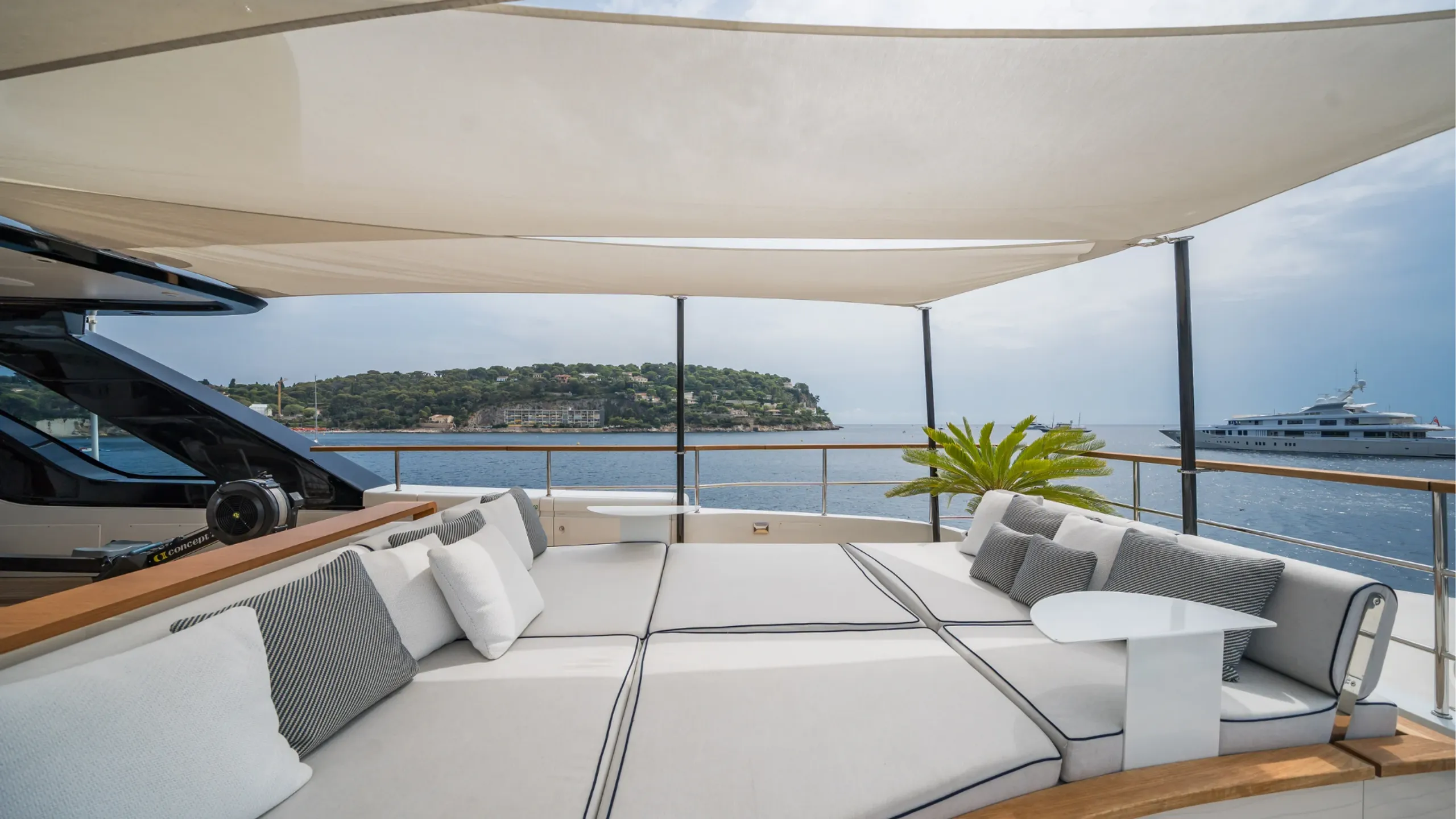 Benetti 36.9m (photograph 5)