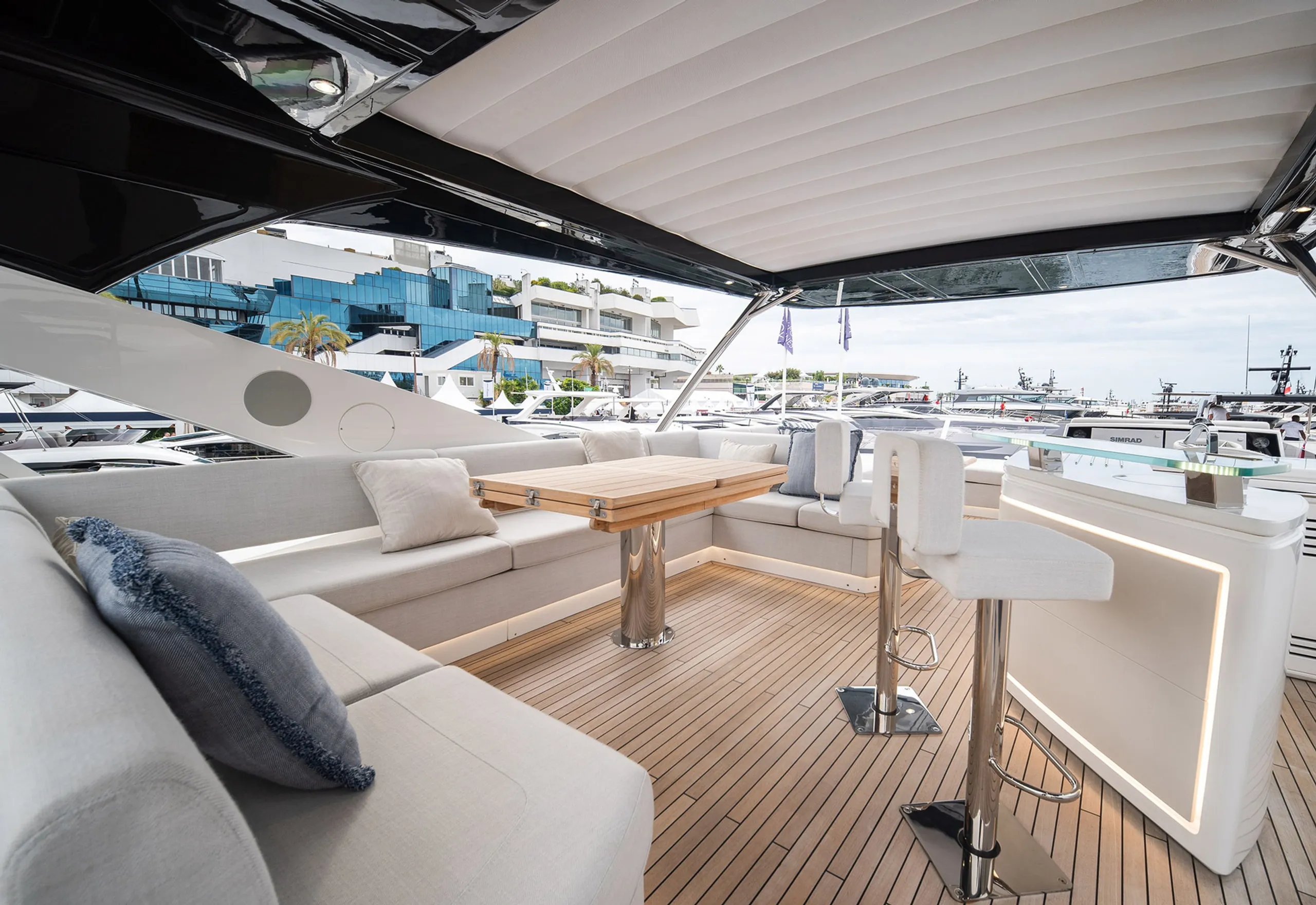 Sunseeker 24m - Photograph 2