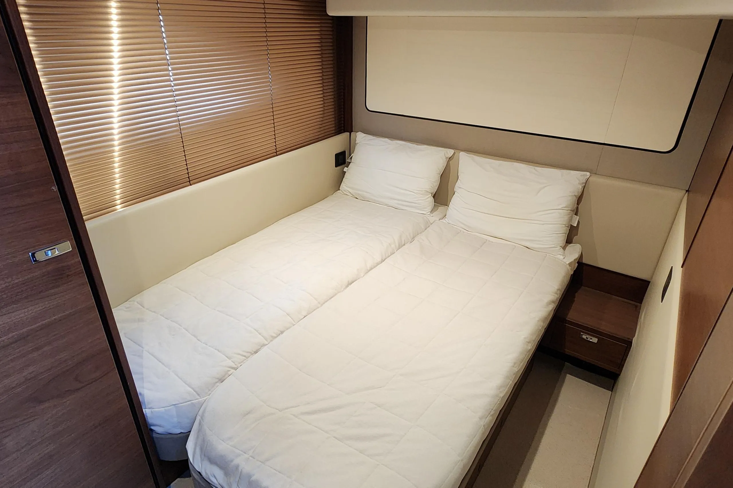 Princess Yachts 19m - Photograph 8