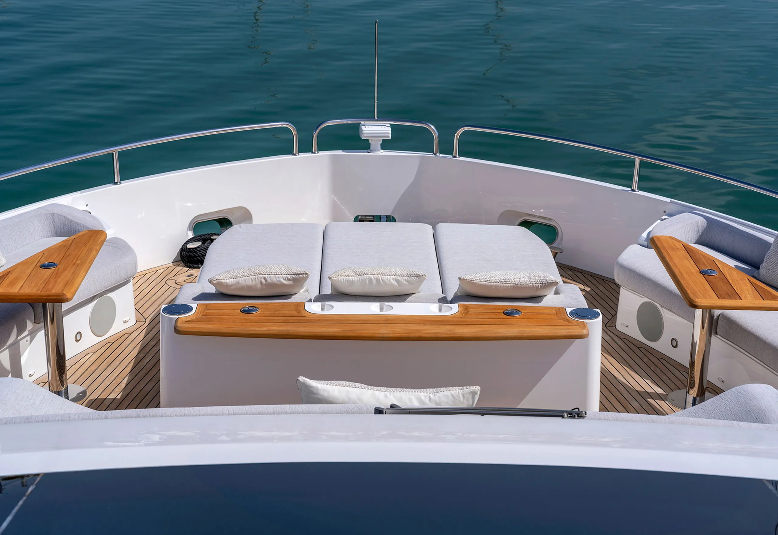 Sunseeker 27m - Photograph 8