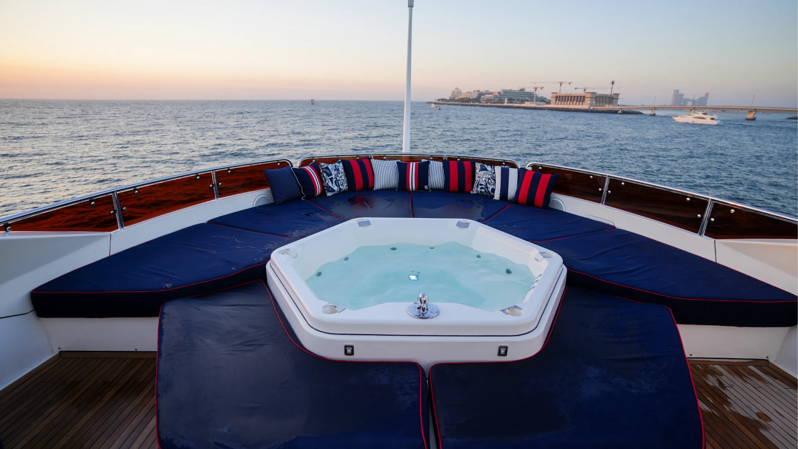 Sunseeker 40m - Photograph 2