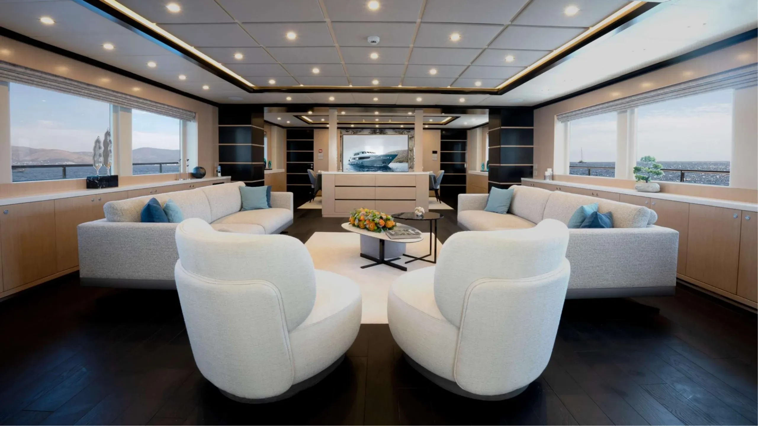 Custom 43m (photograph 9)