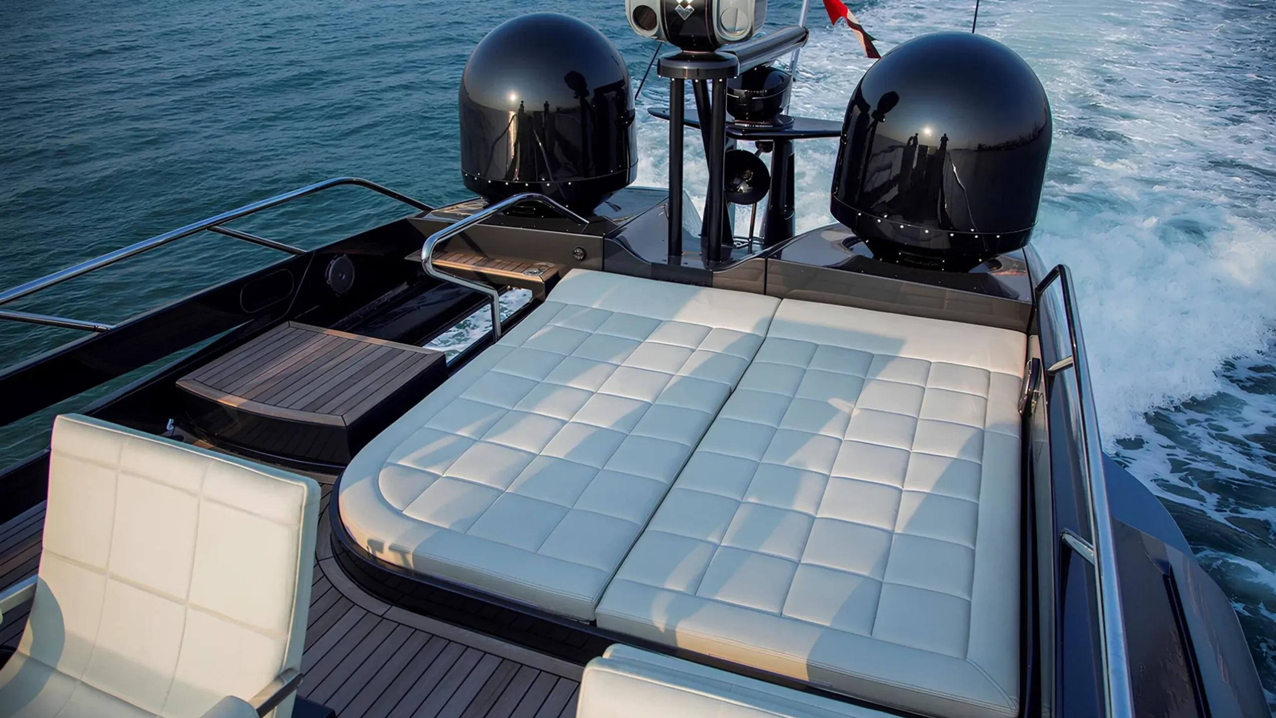 Pershing 25m - Photograph 3