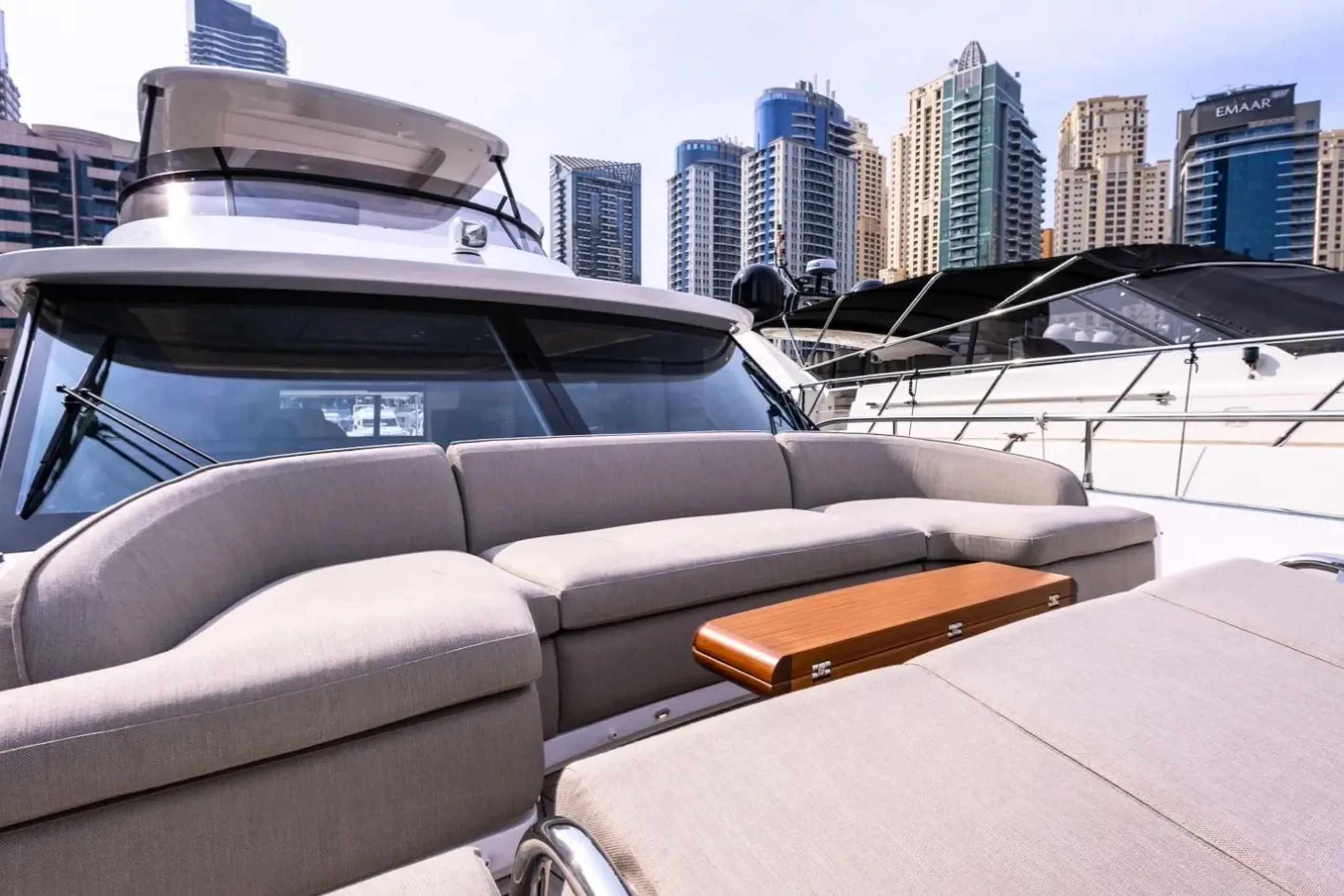 Azimut 18m - Photograph 2