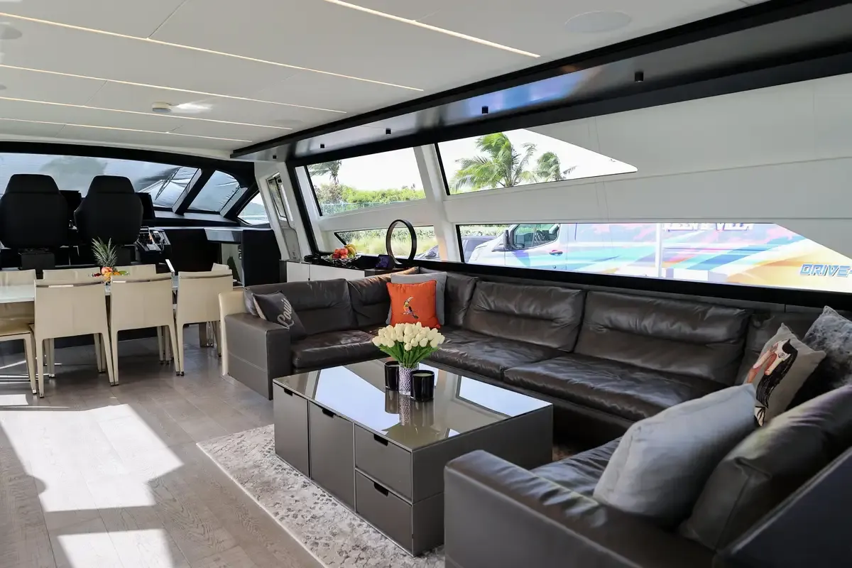 Pershing 28m - Photograph 1