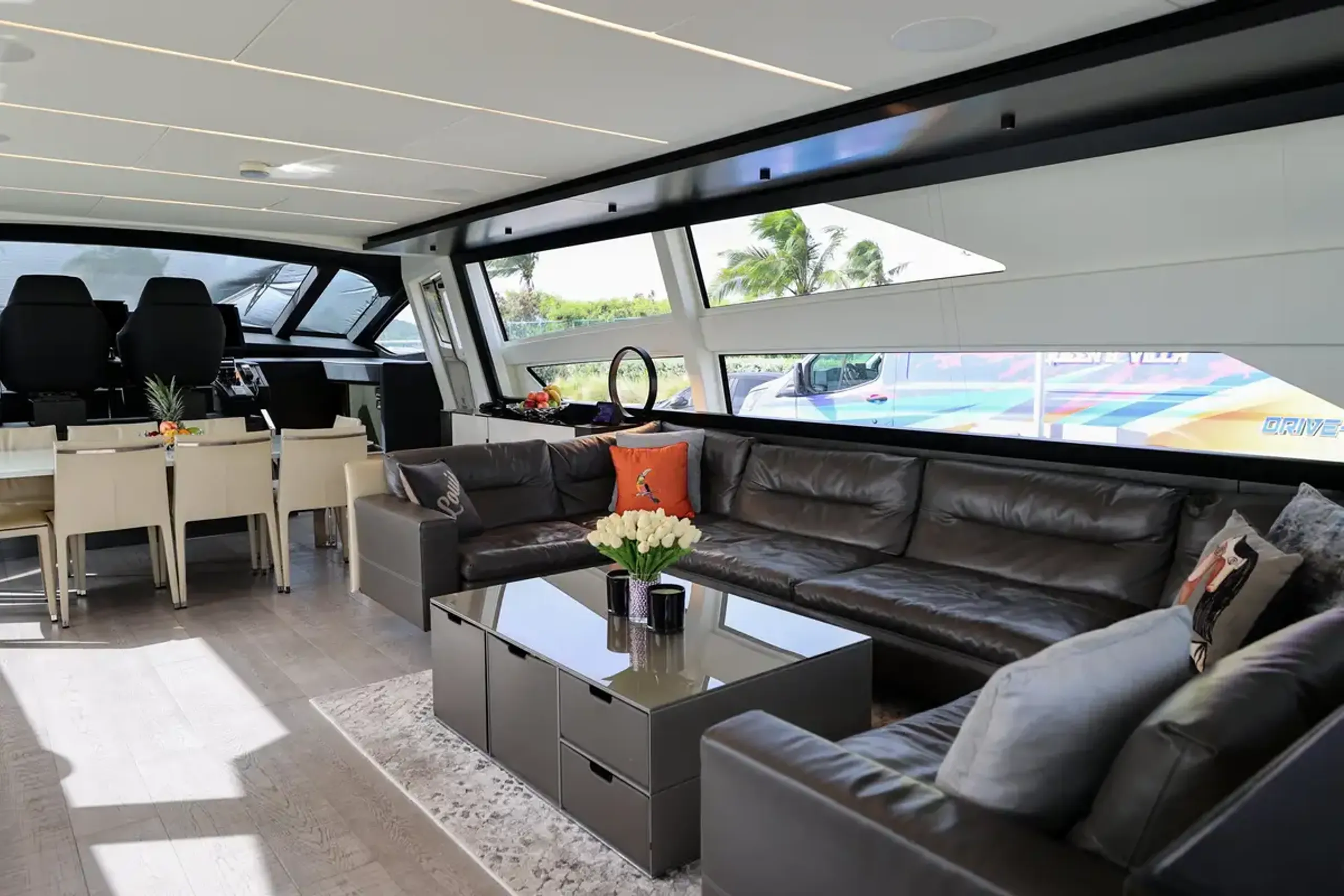 Pershing 28m - Photograph 1