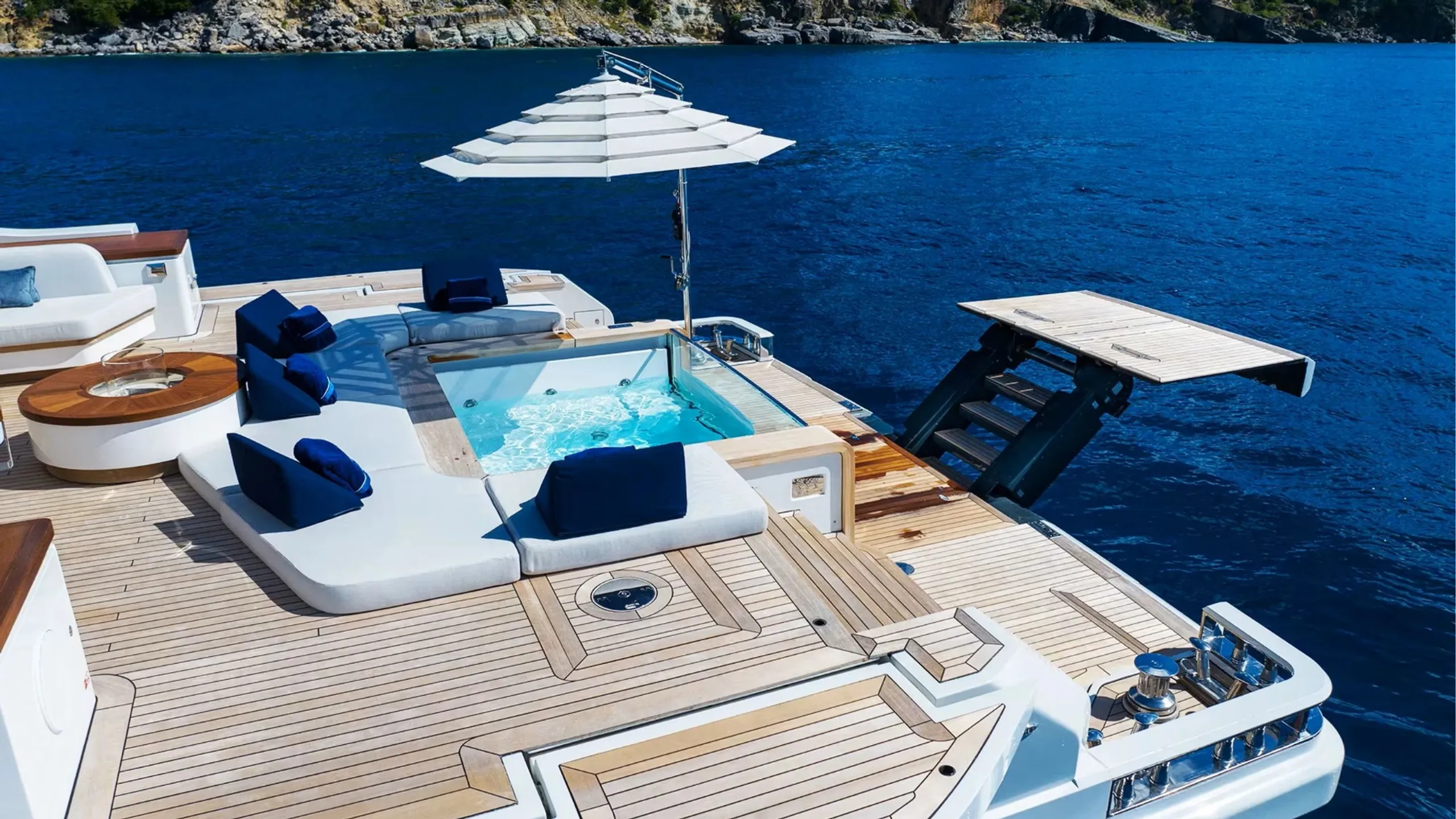 Benetti 34.36m (photograph 4)