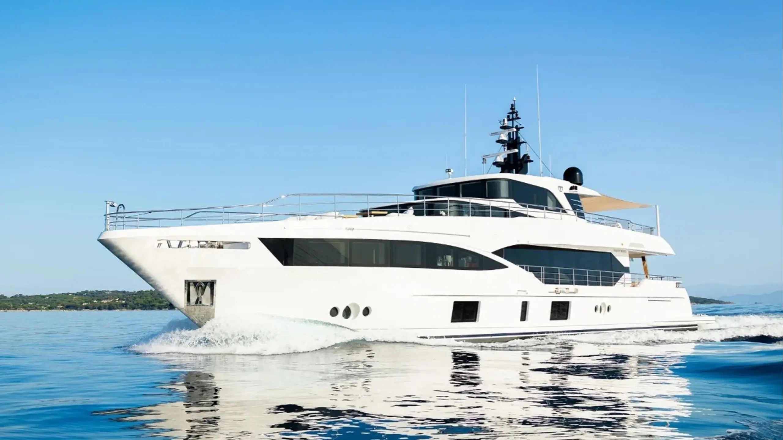 Majesty  33-metre at anchor