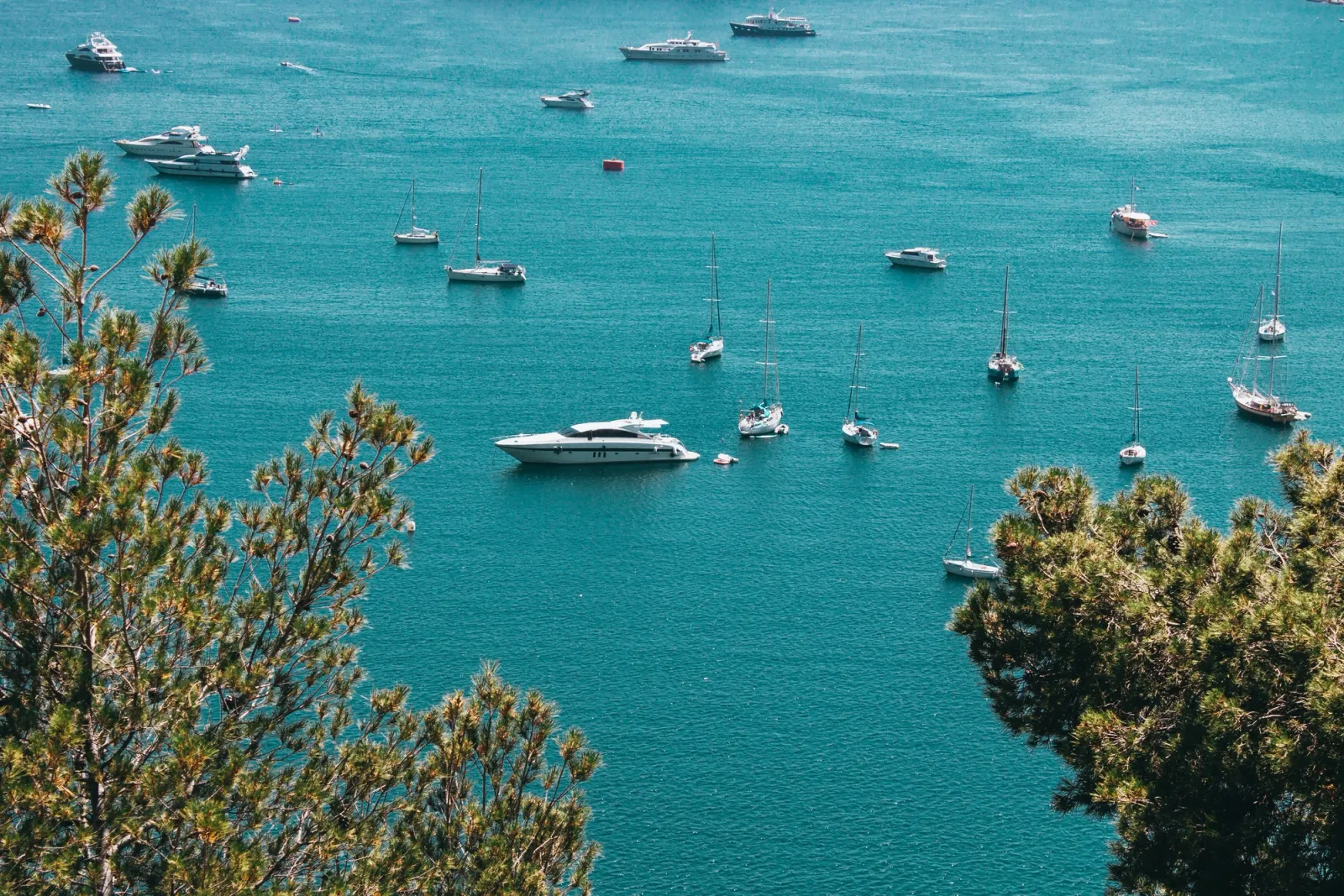Guida al noleggio yacht ad Antibes e Cap d'Antibes.