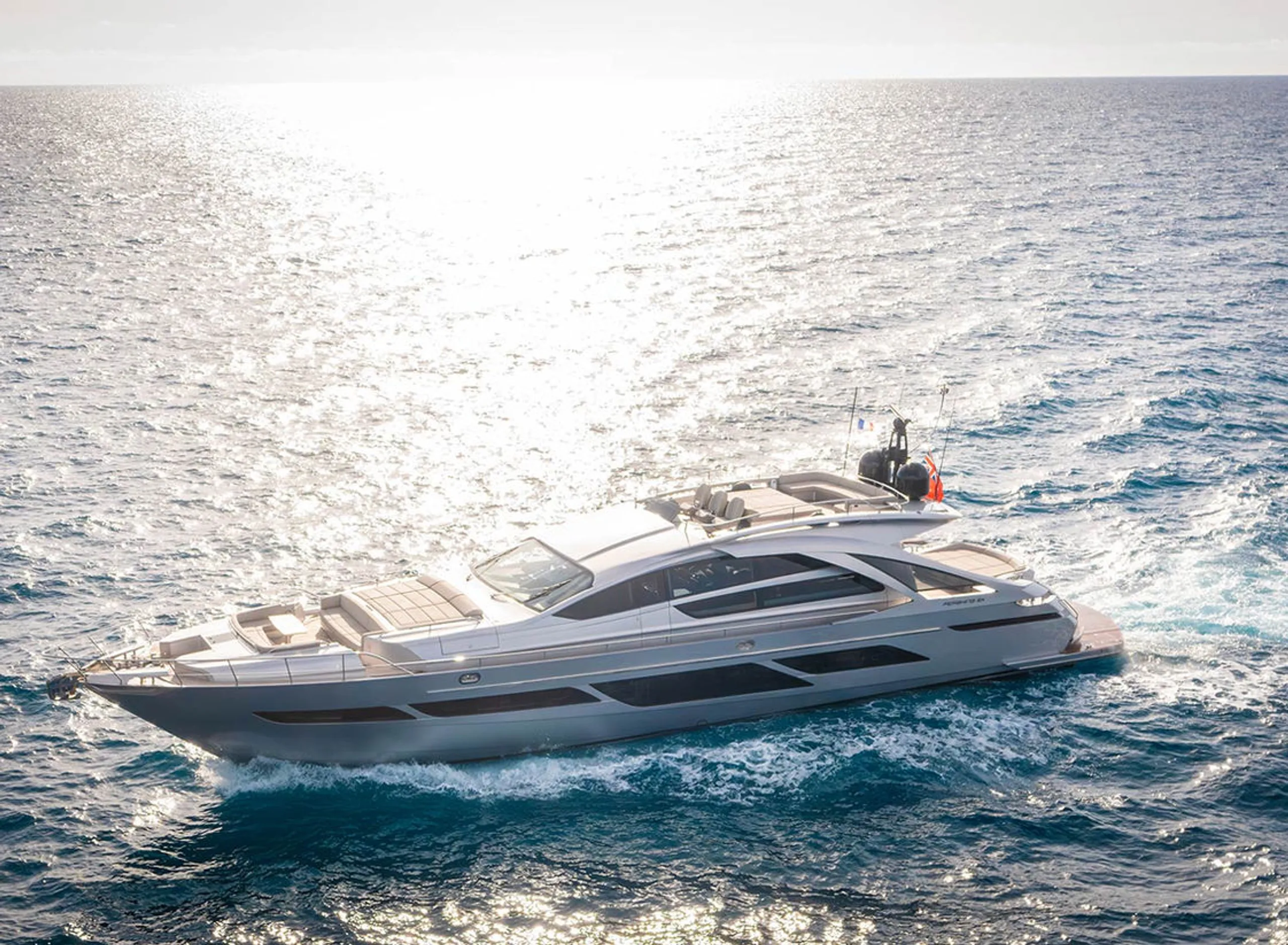 Pershing 28m - Photograph 5